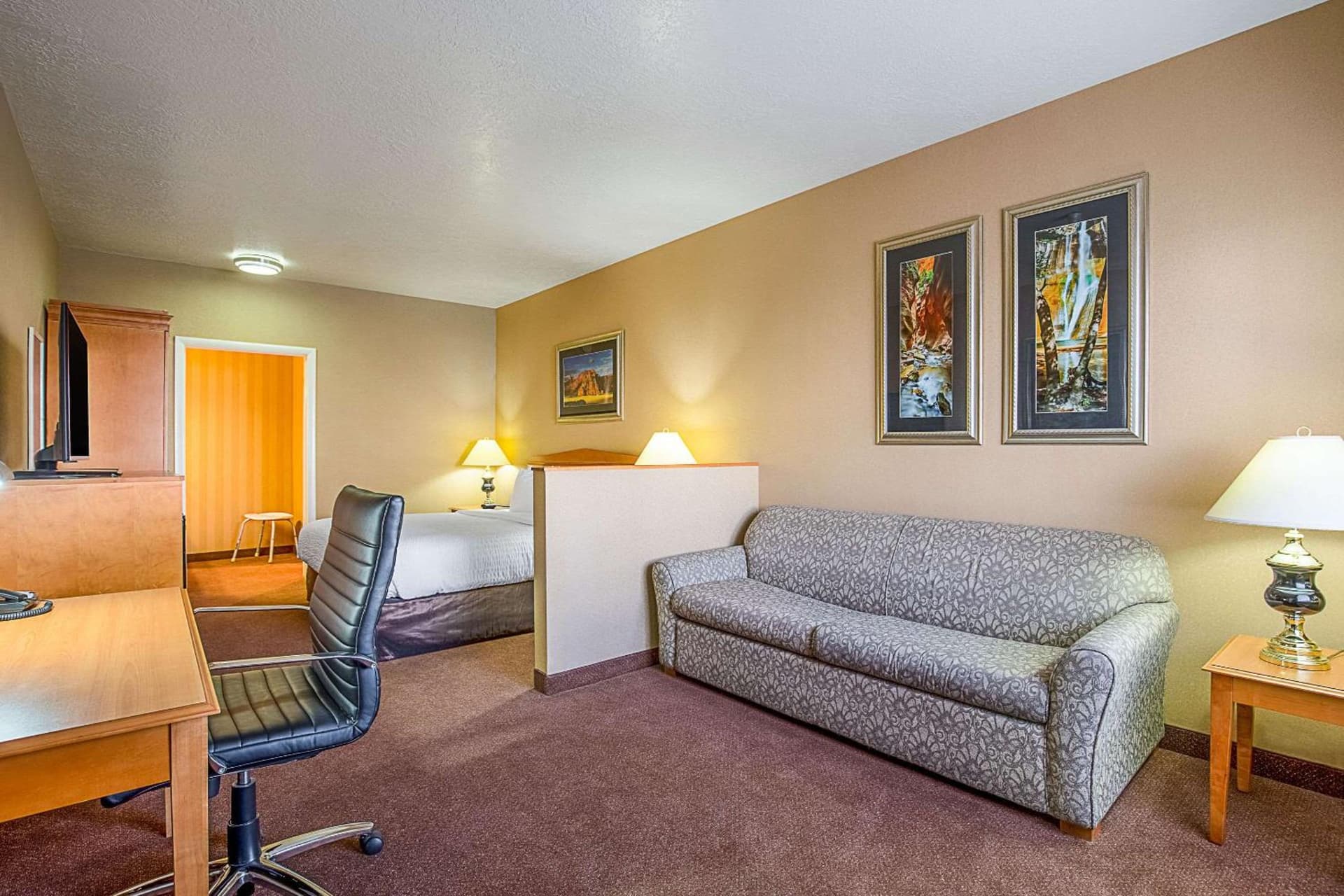 Clarion Suites St George - Convention Center Area gallery photo in St. George, UT — image 27