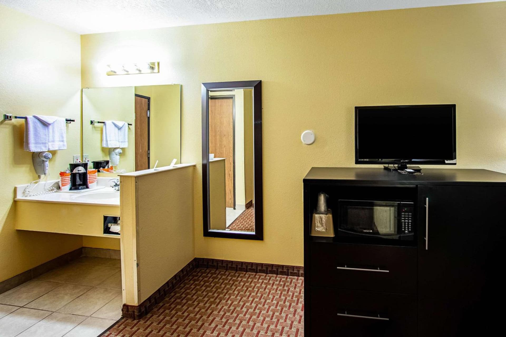 Rodeway Inn & Suites Monticello property views in Monticello, UT — gallery photo 3