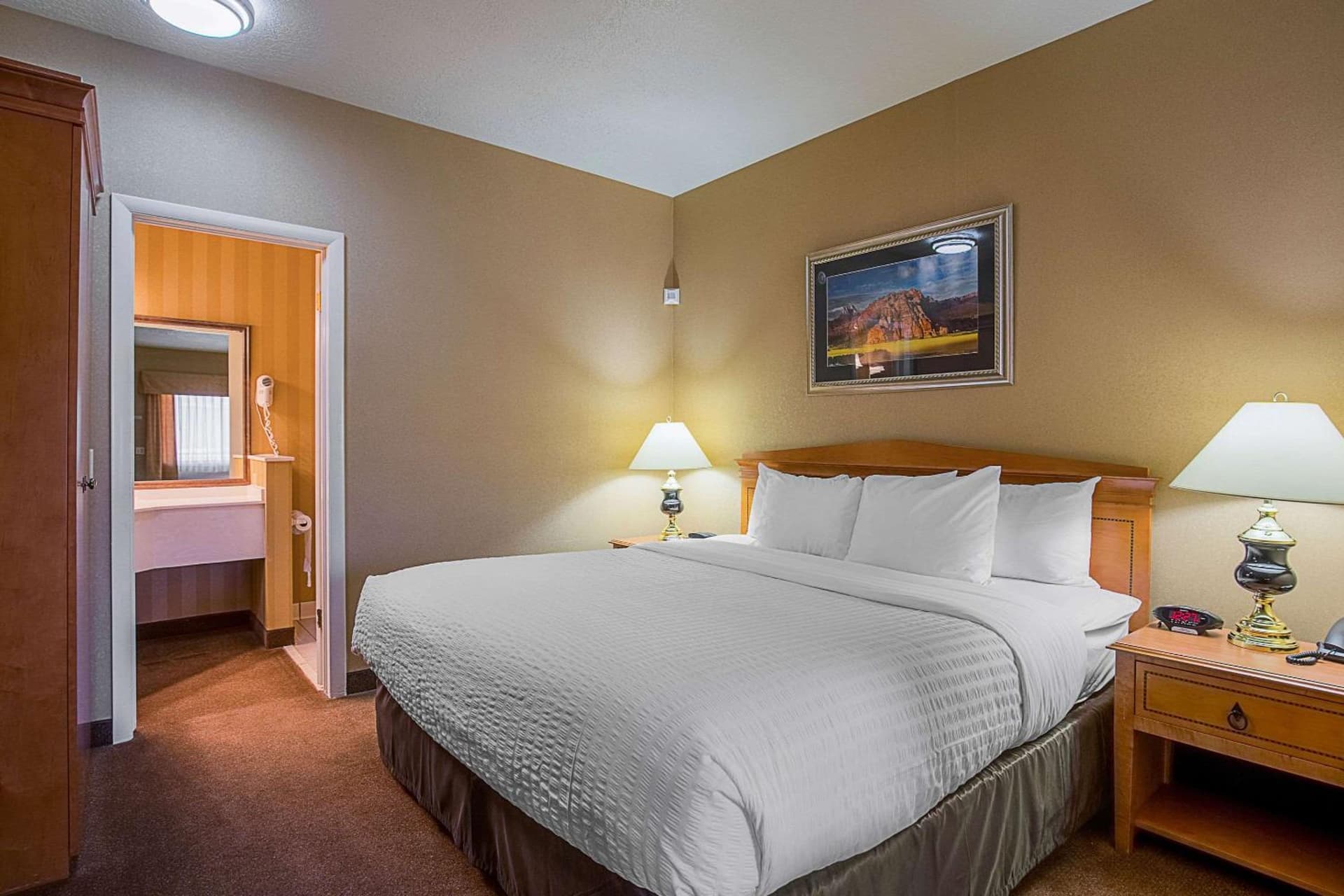 Clarion Suites St George - Convention Center Area gallery photo in St. George, UT — image 14