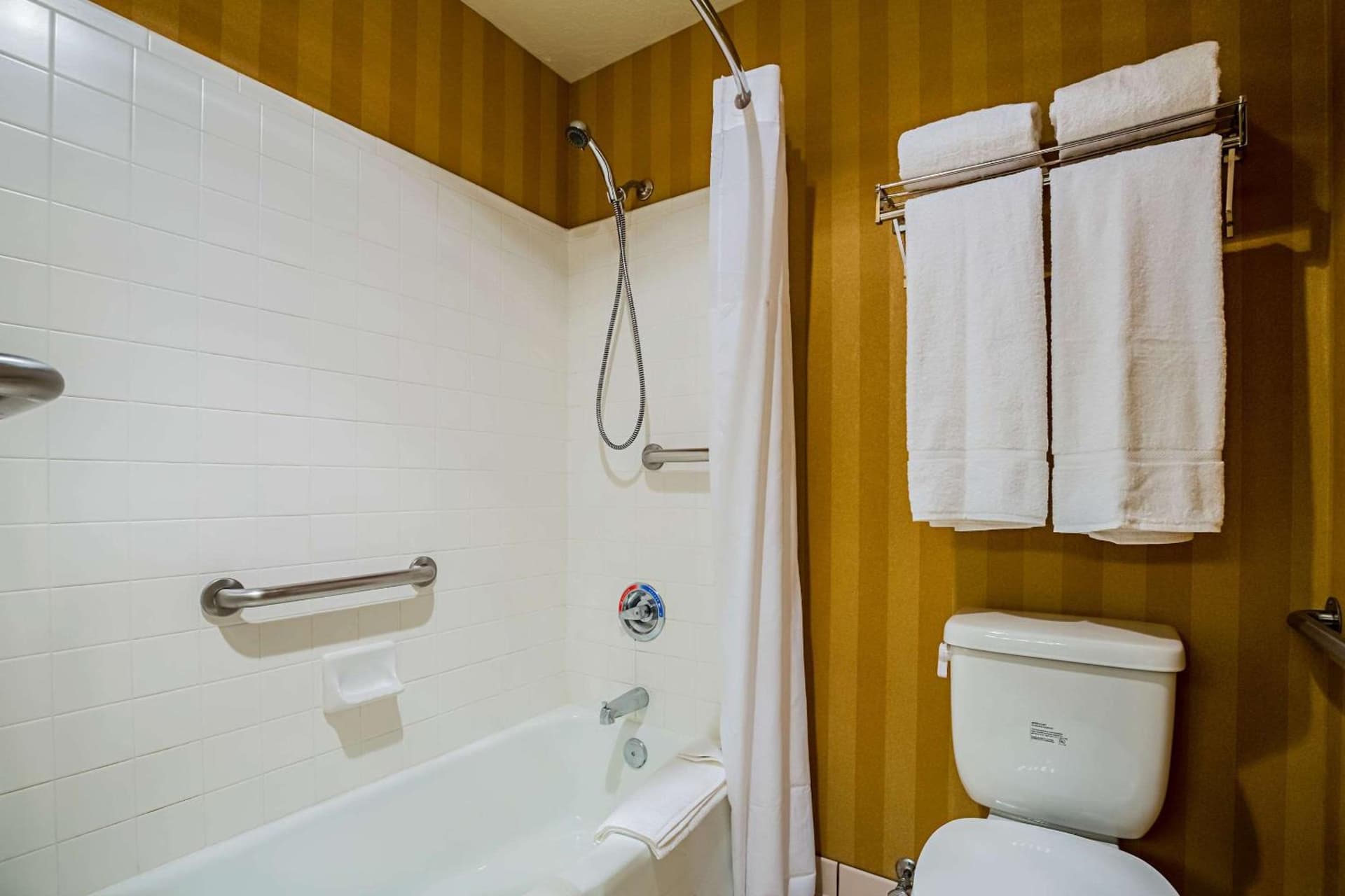 Clarion Suites St George - Convention Center Area gallery photo in St. George, UT — image 7