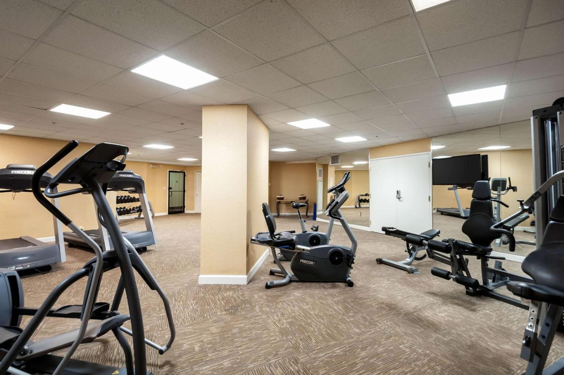 Clarion Collection Hotel Arlington Court Suites gallery photo in Arlington, VA — image 31