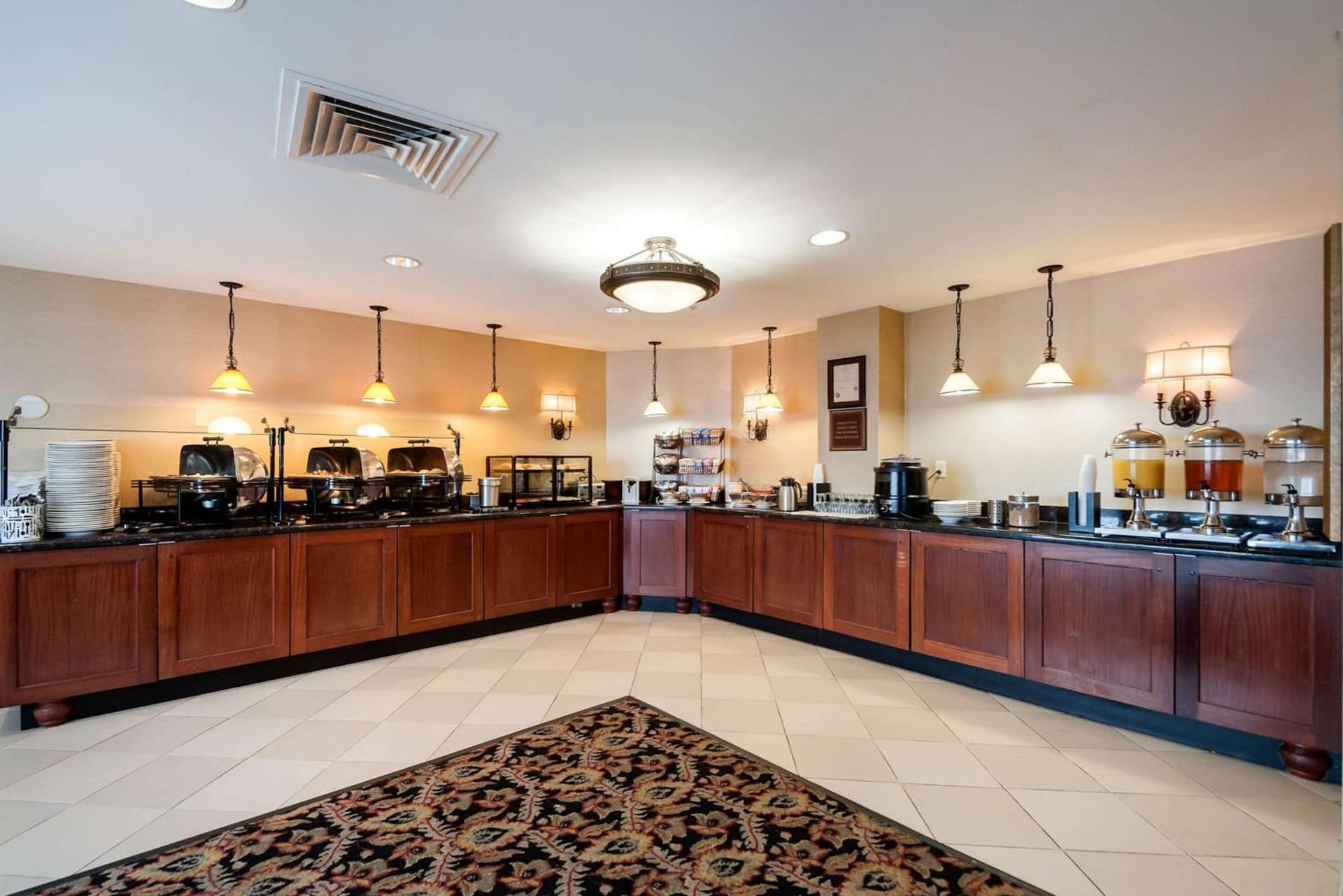 Clarion Collection Hotel Arlington Court Suites gallery photo in Arlington, VA — image 66