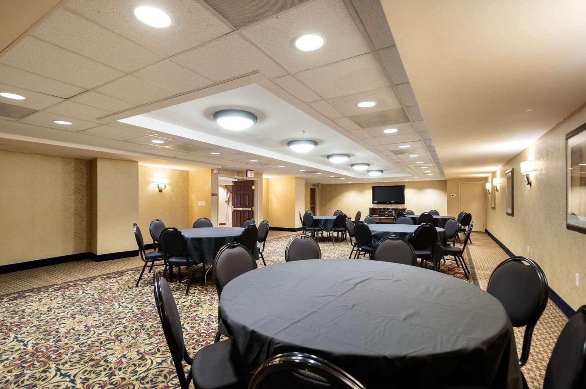Clarion Collection Hotel Arlington Court Suites gallery photo in Arlington, VA — image 63