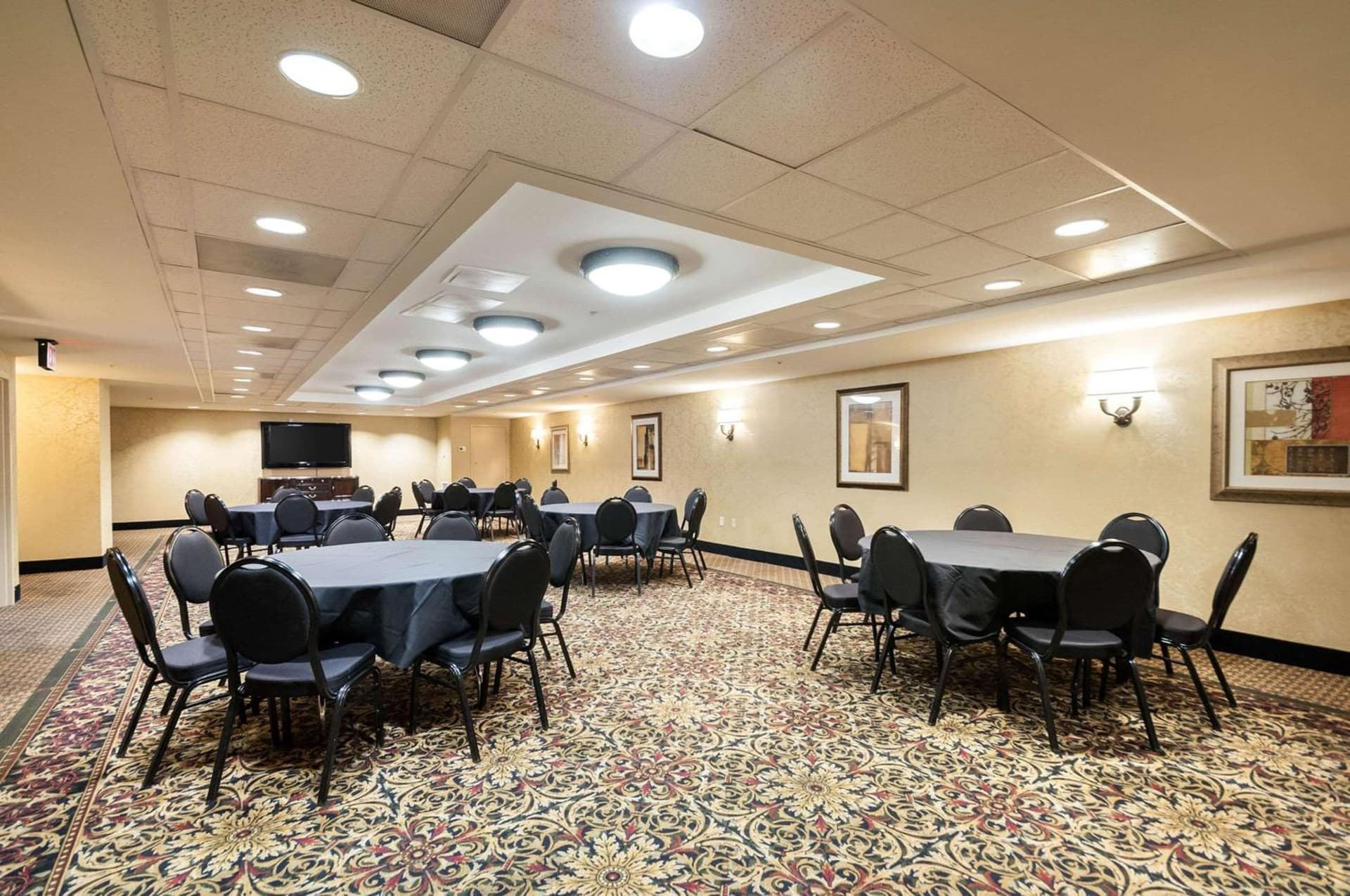 Clarion Collection Hotel Arlington Court Suites gallery photo in Arlington, VA — image 65