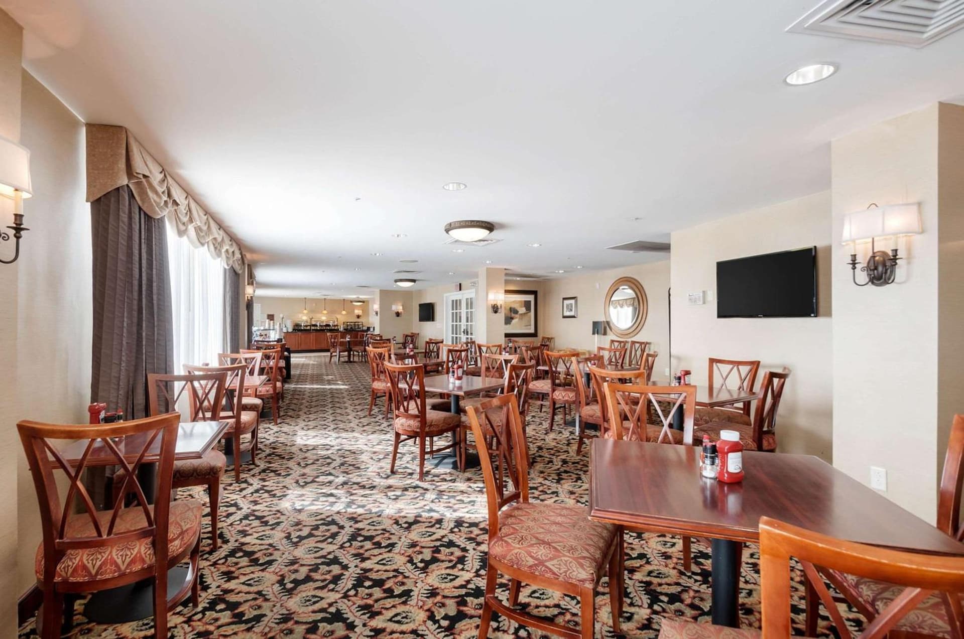 Clarion Collection Hotel Arlington Court Suites gallery photo in Arlington, VA — image 27