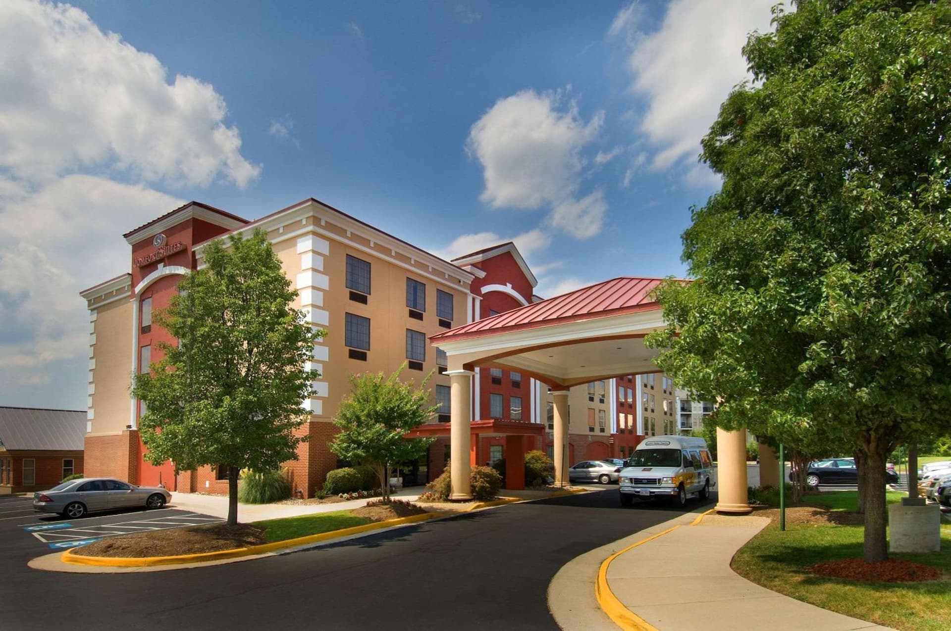 Comfort Suites Dulles Airport interior in Chantilly, VA — gallery photo 2