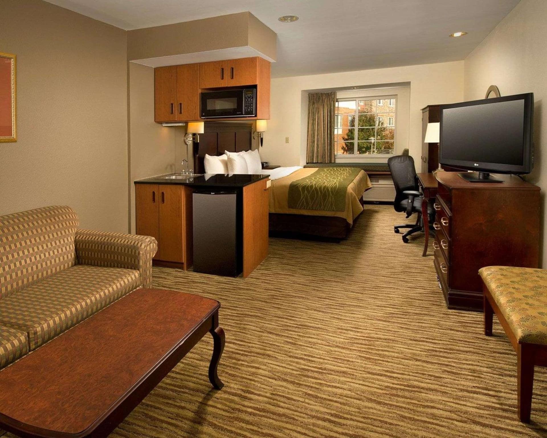 Spark by Hilton Sterling Dulles Airport property views in Sterling, VA — gallery photo 3