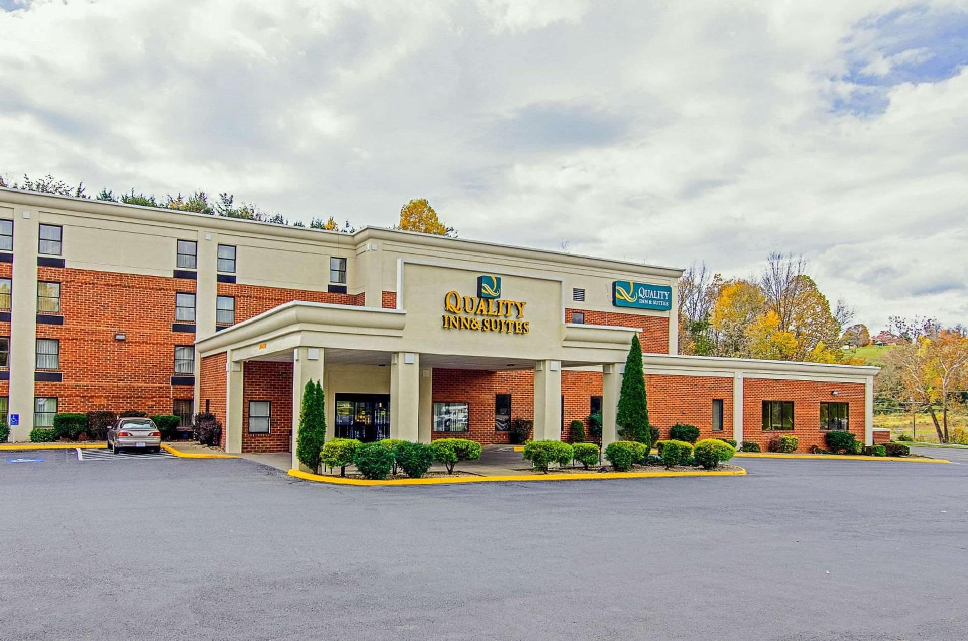 Spark by Hilton Lexington featured exterior or lobby in Timber Ridge, VA — similar hotel