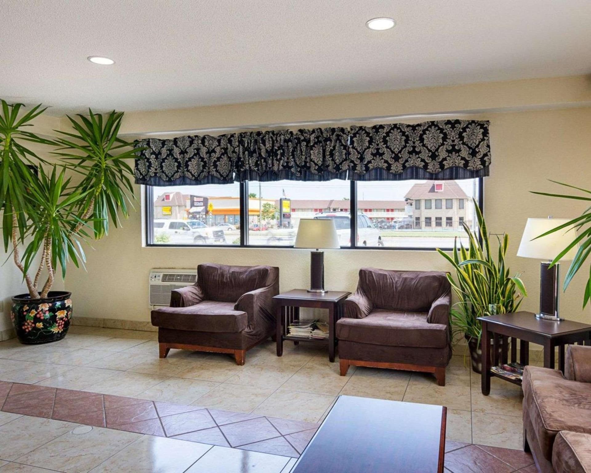 Quality Inn Chesapeake - Greenbrier gallery photo in Chesapeake, VA — image 4
