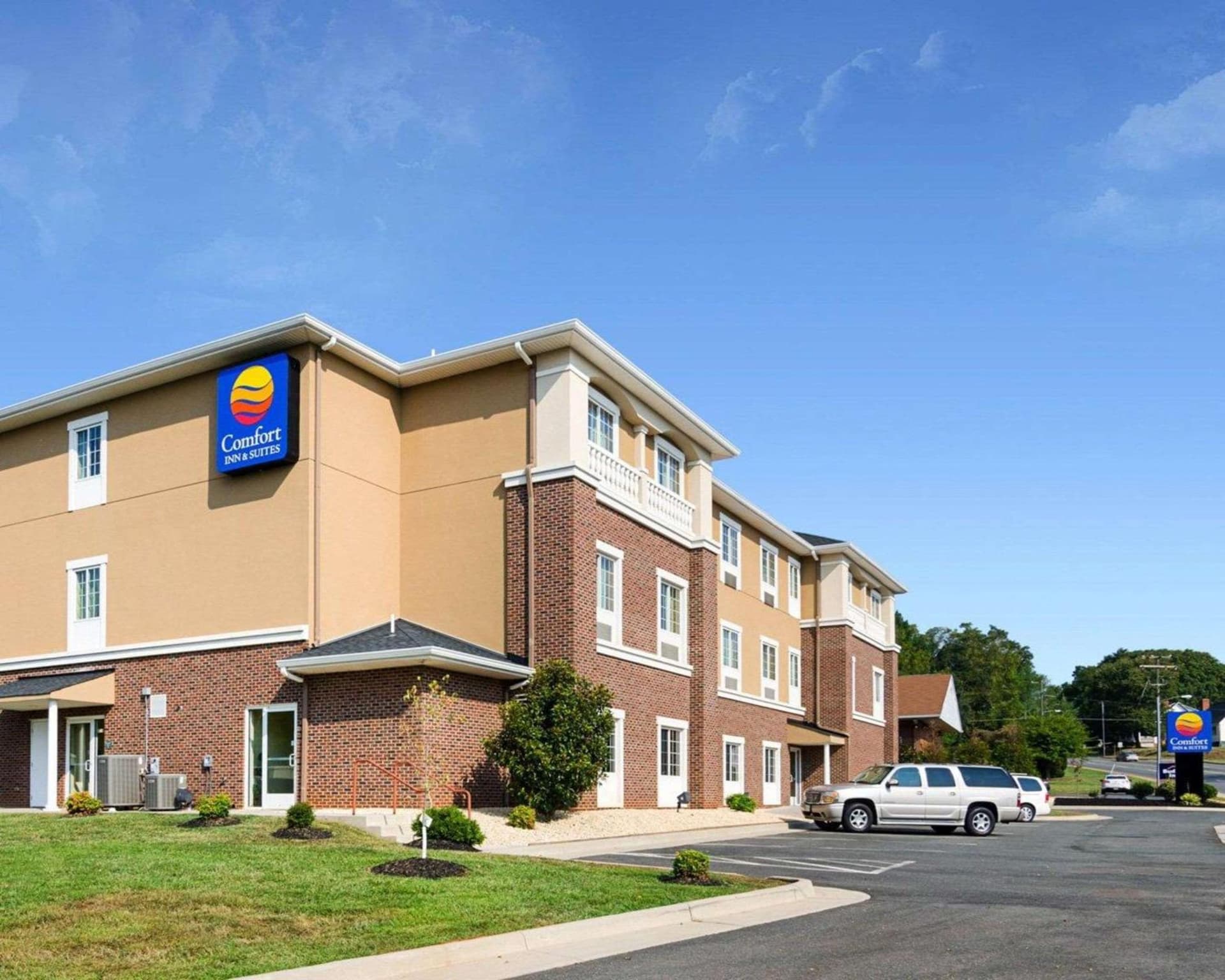 Comfort Inn & Suites Orange - Montpelier interior in Orange, VA — gallery photo 2