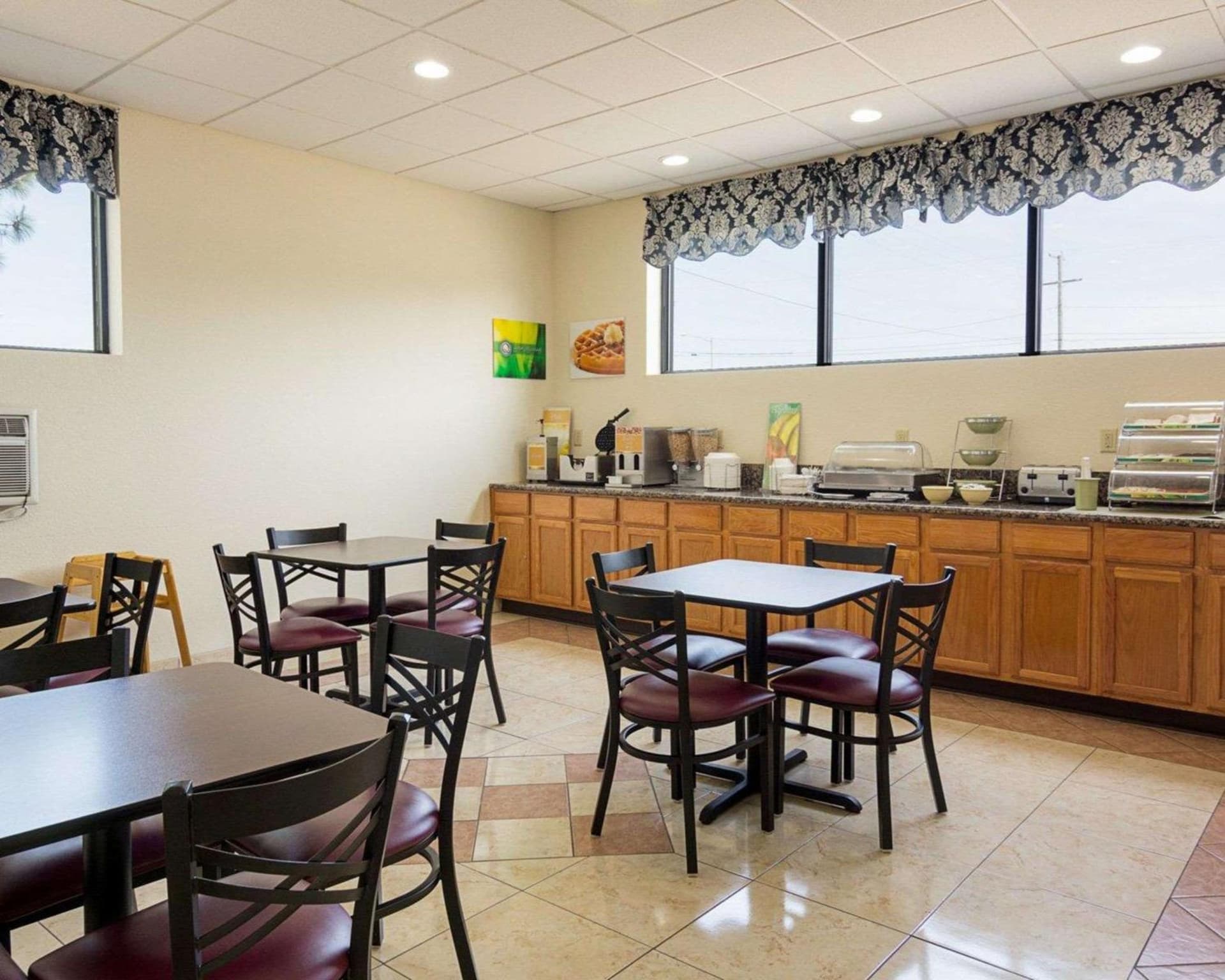 Quality Inn Chesapeake - Greenbrier gallery photo in Chesapeake, VA — image 13