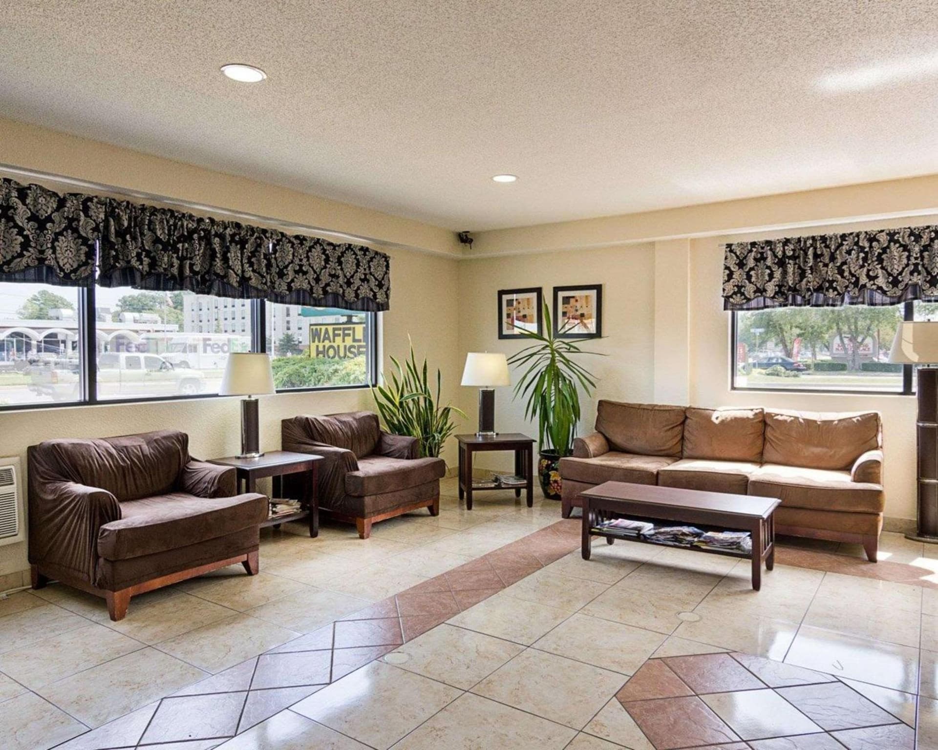 Quality Inn Chesapeake - Greenbrier gallery photo in Chesapeake, VA — image 5