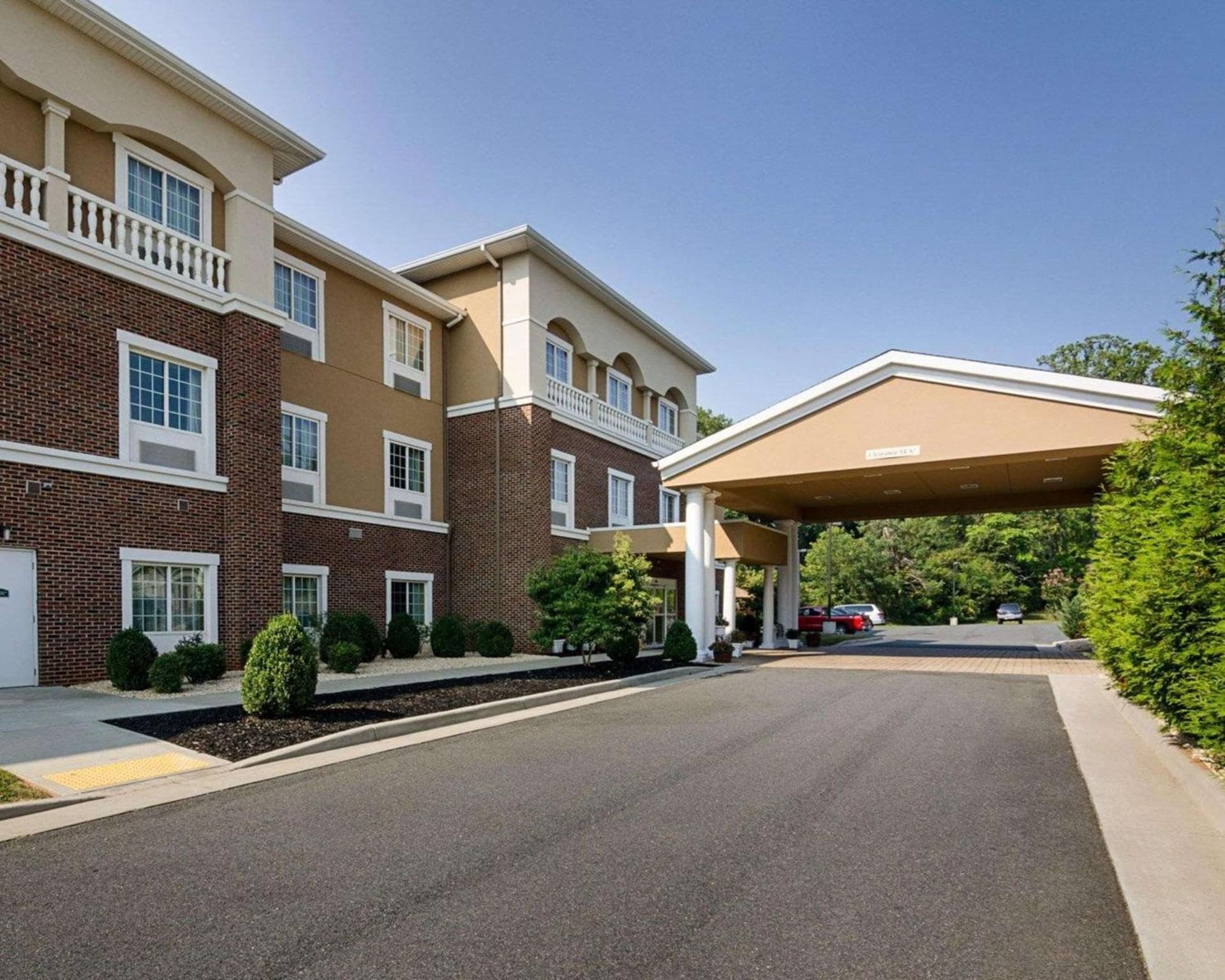 Comfort Inn & Suites Orange - Montpelier property views in Orange, VA — gallery photo 3