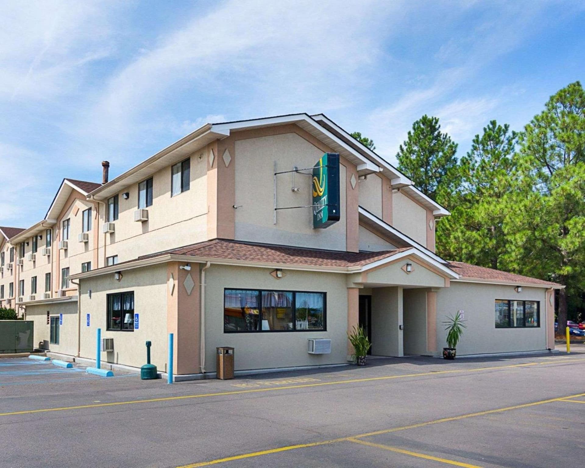 Quality Inn Chesapeake - Greenbrier gallery photo in Chesapeake, VA — image 18