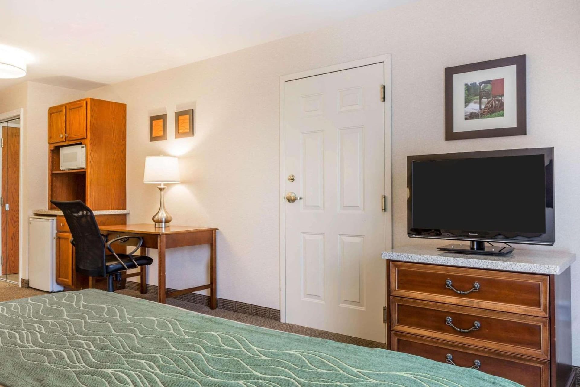 Comfort Inn & Suites South Burlington near University property views in Burlington, VT — gallery photo 3