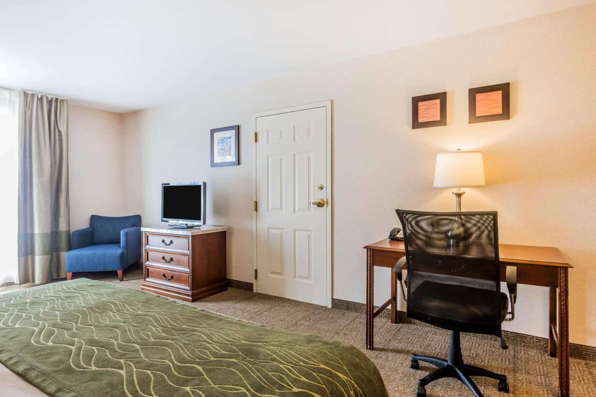 Comfort Inn & Suites South Burlington near University interior in Burlington, VT — gallery photo 2