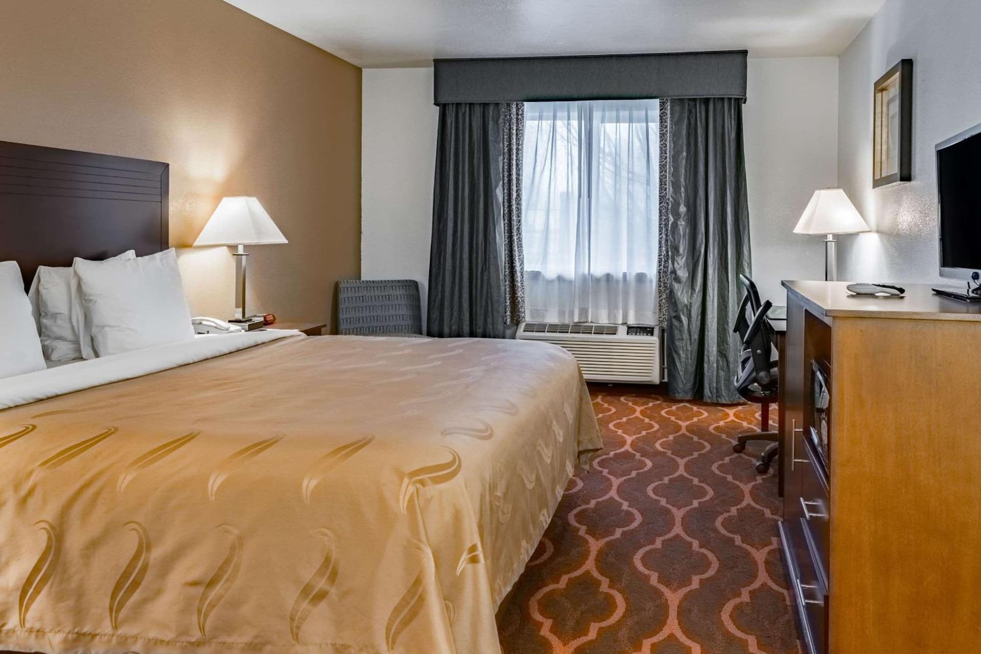 Quality Inn & Suites Vancouver North interior in Vancouver, WA — gallery photo 2