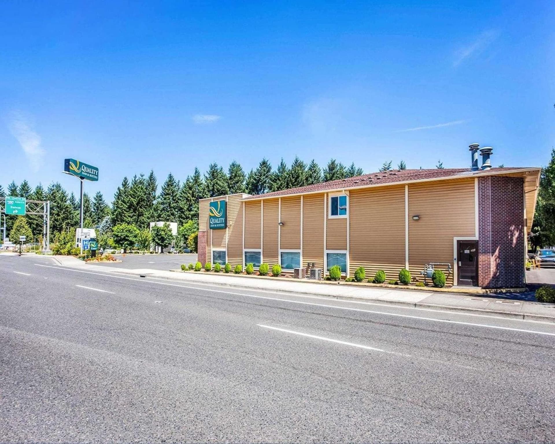 Quality Inn & Suites Vancouver North property views in Vancouver, WA — gallery photo 3