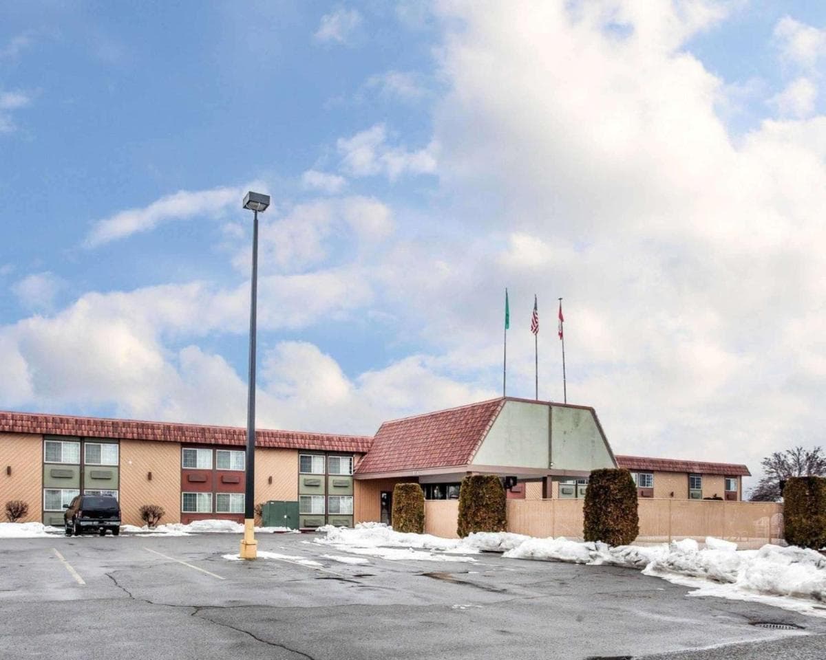 Quality Inn Okanogan interior in Okanogan, WA — gallery photo 2