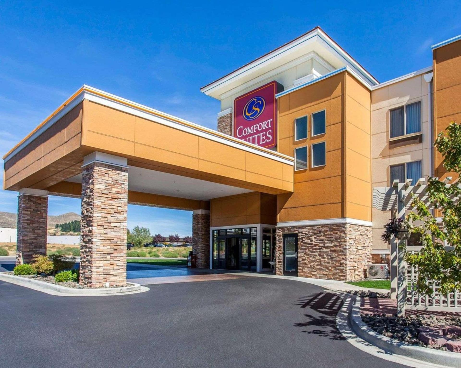 Comfort Suites Wenatchee Leavenworth property views in Wenatchee, WA — gallery photo 3