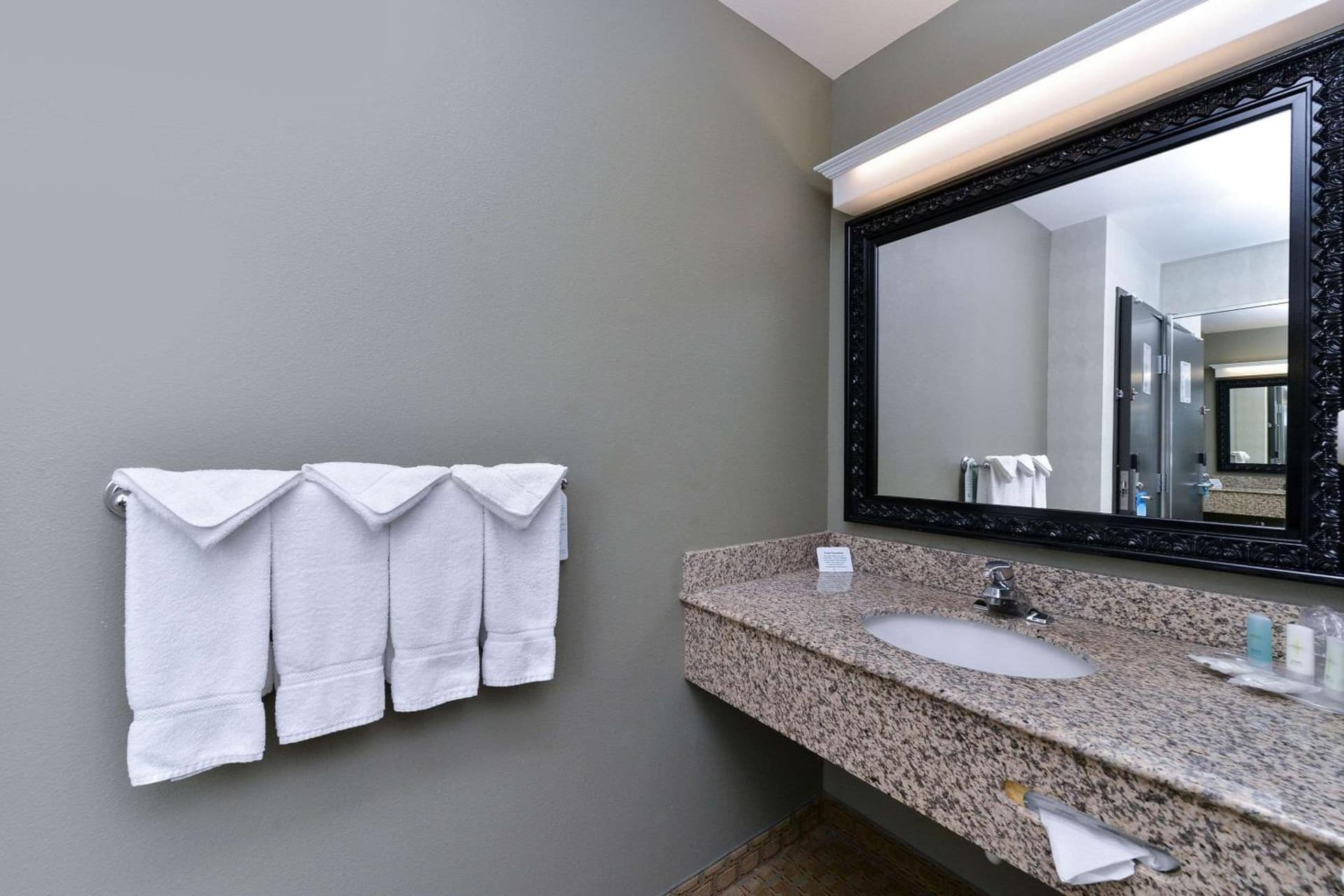 Comfort Suites Airport Tukwila Seattle property views in Tukwila, WA — gallery photo 3