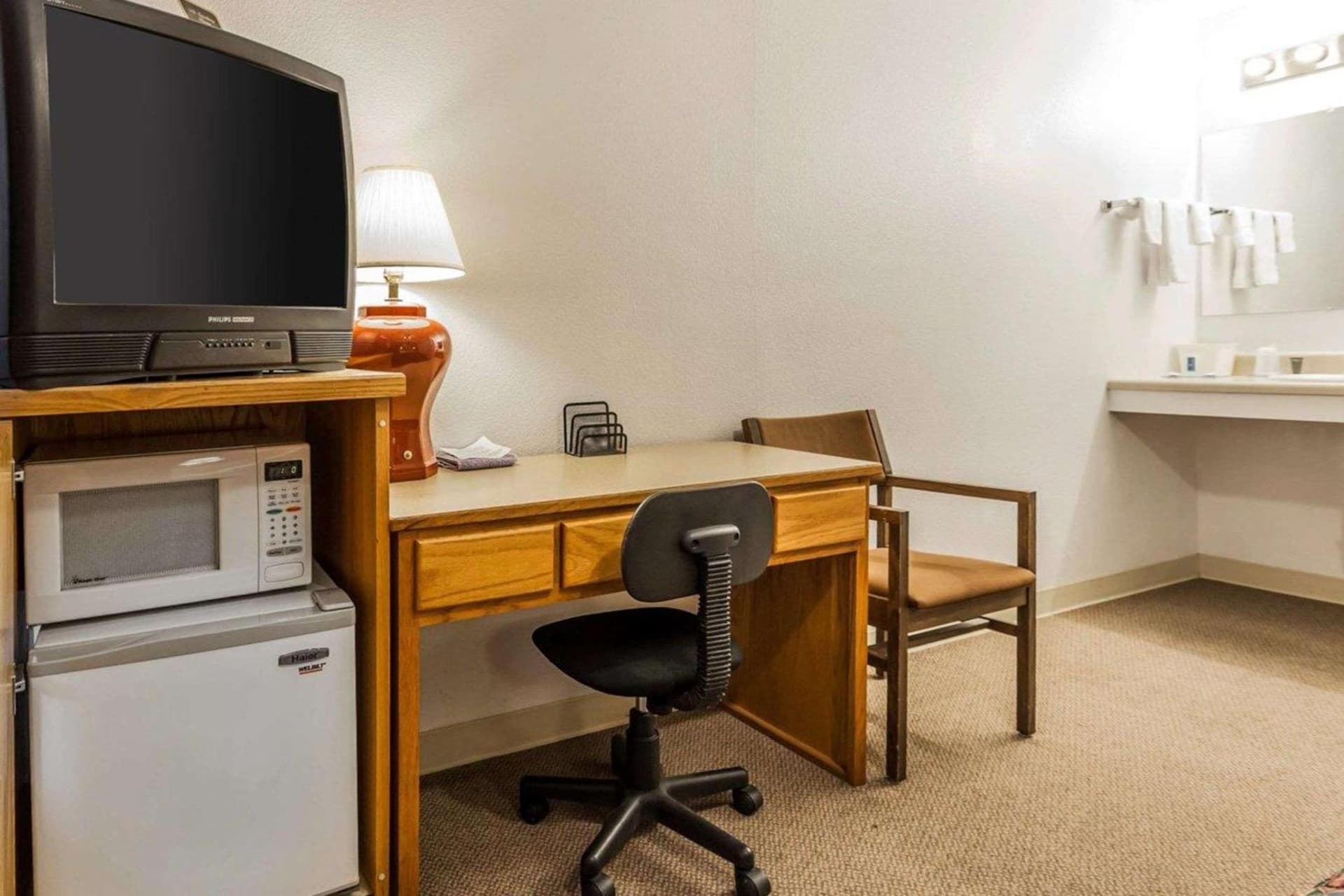 Rodeway Inn & Suites Omak - Okanogan property views in Omak, WA — gallery photo 3