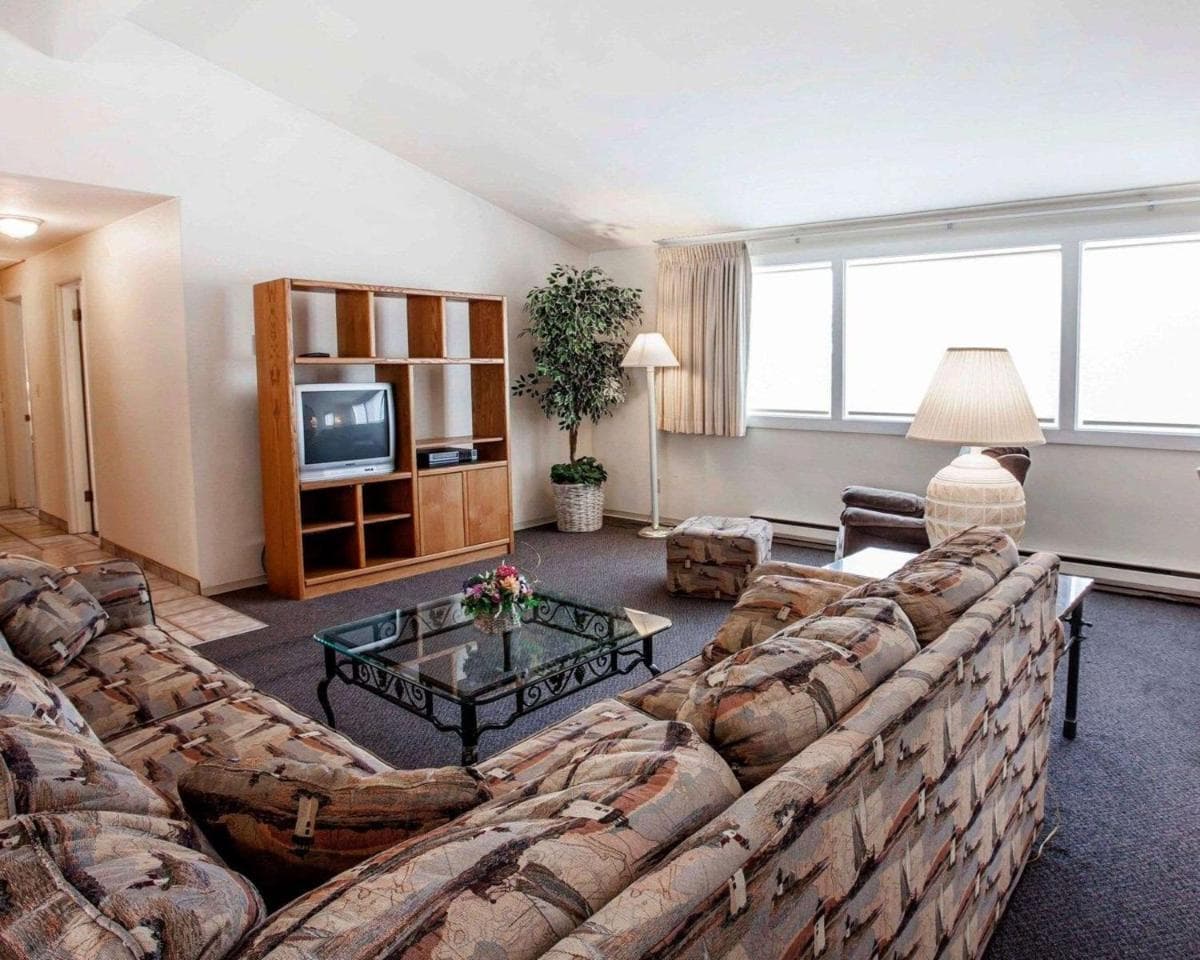 Quality Inn & Suites Bremerton near Naval Shipyard gallery photo in Bremerton, WA — image 25