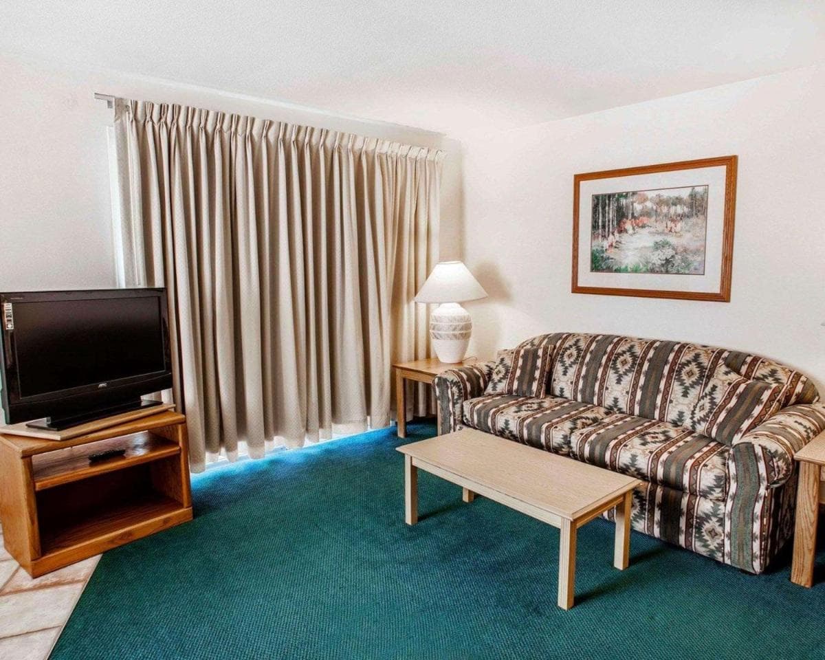Quality Inn & Suites Bremerton near Naval Shipyard gallery photo in Bremerton, WA — image 28