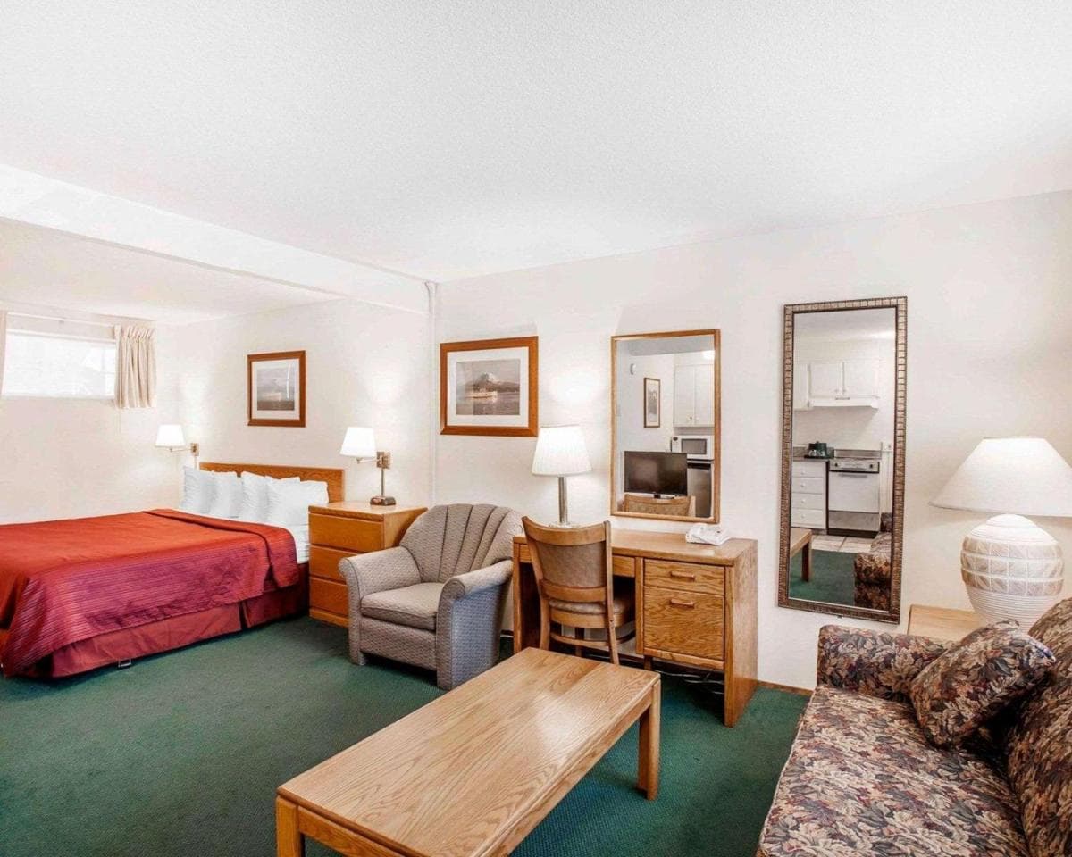 Quality Inn & Suites Bremerton near Naval Shipyard gallery photo in Bremerton, WA — image 18