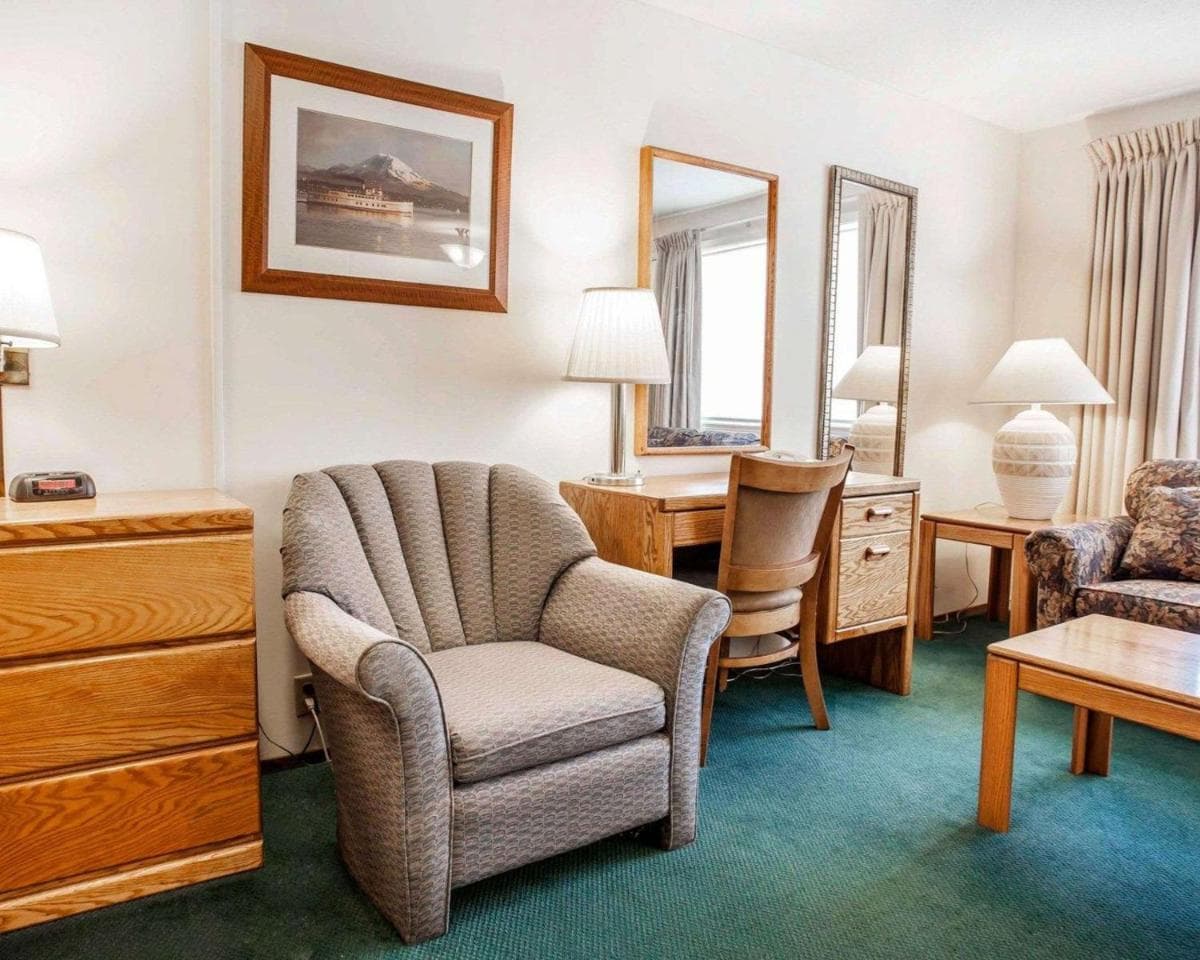 Quality Inn & Suites Bremerton near Naval Shipyard gallery photo in Bremerton, WA — image 38
