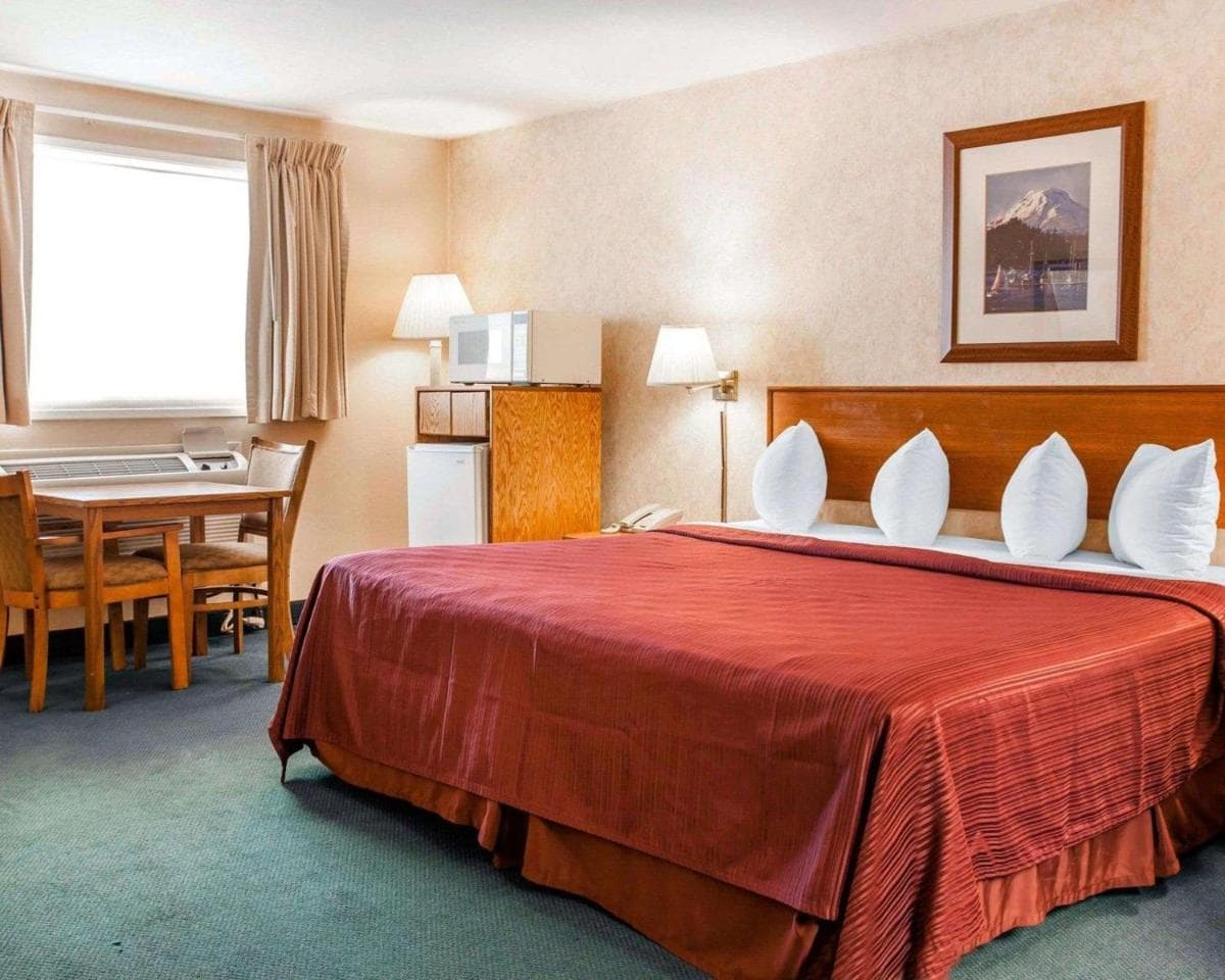 Quality Inn & Suites Bremerton near Naval Shipyard gallery photo in Bremerton, WA — image 9