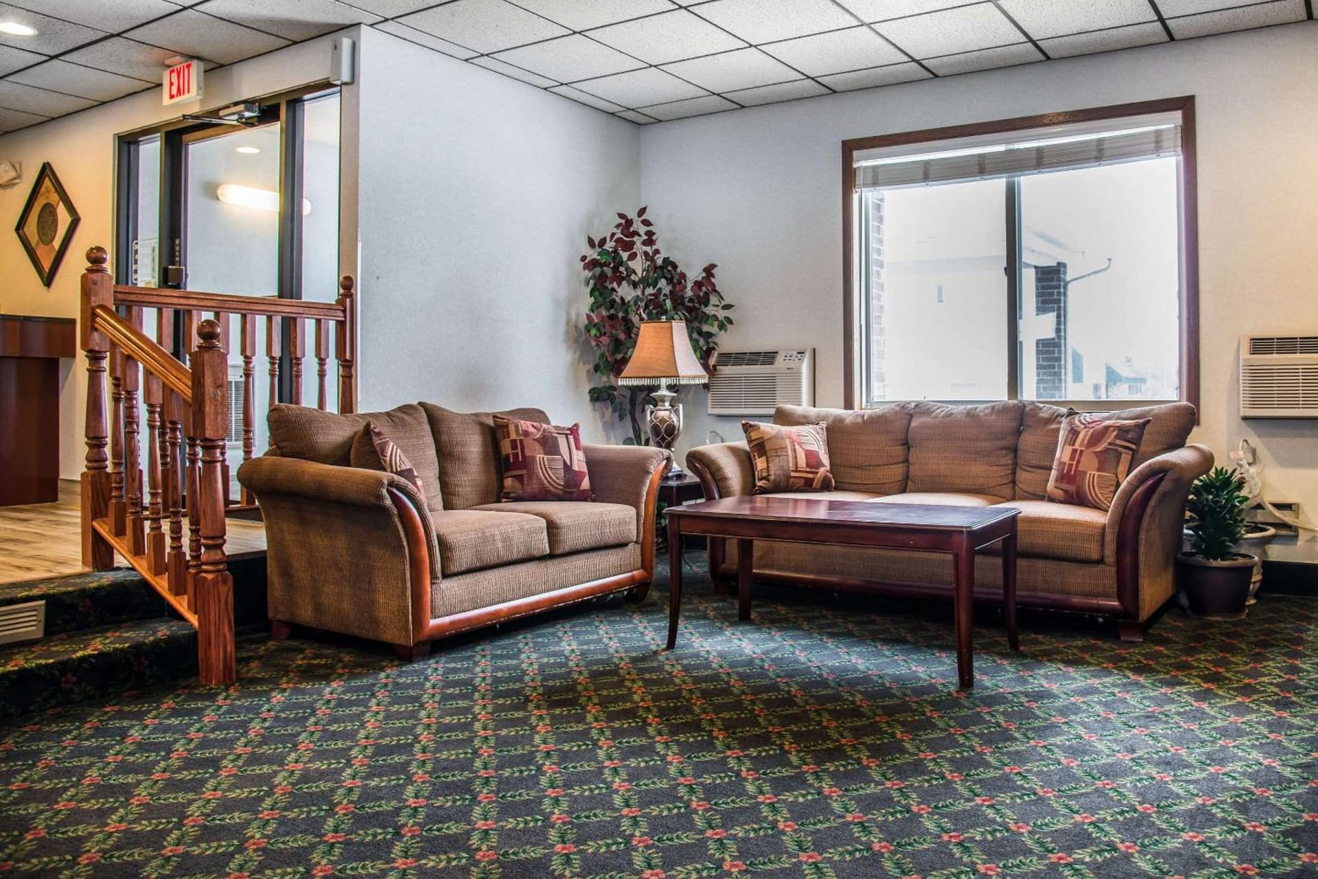 Hudson Inn & Suites interior in Hudson, WI — gallery photo 2