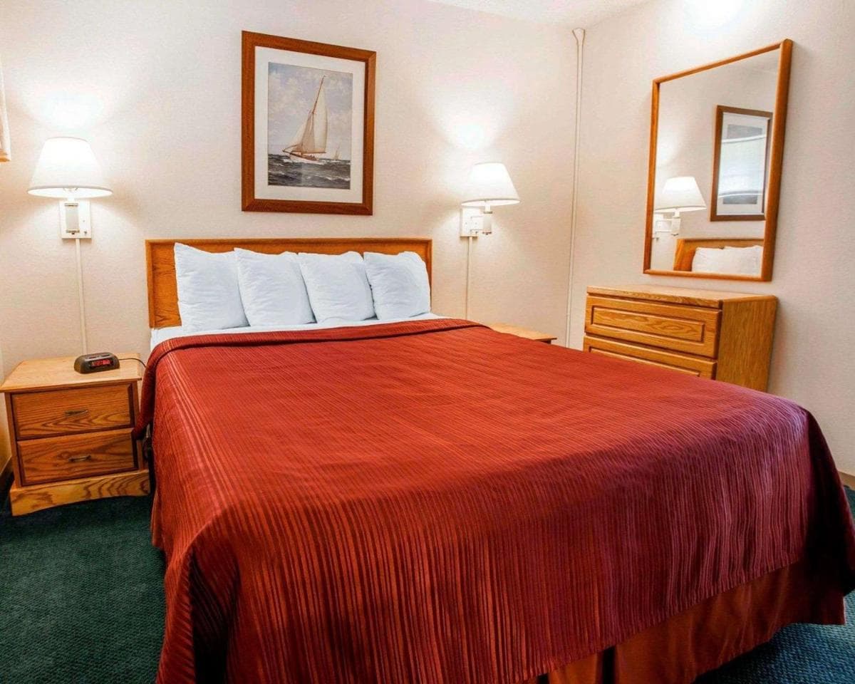 Quality Inn & Suites Bremerton near Naval Shipyard gallery photo in Bremerton, WA — image 22