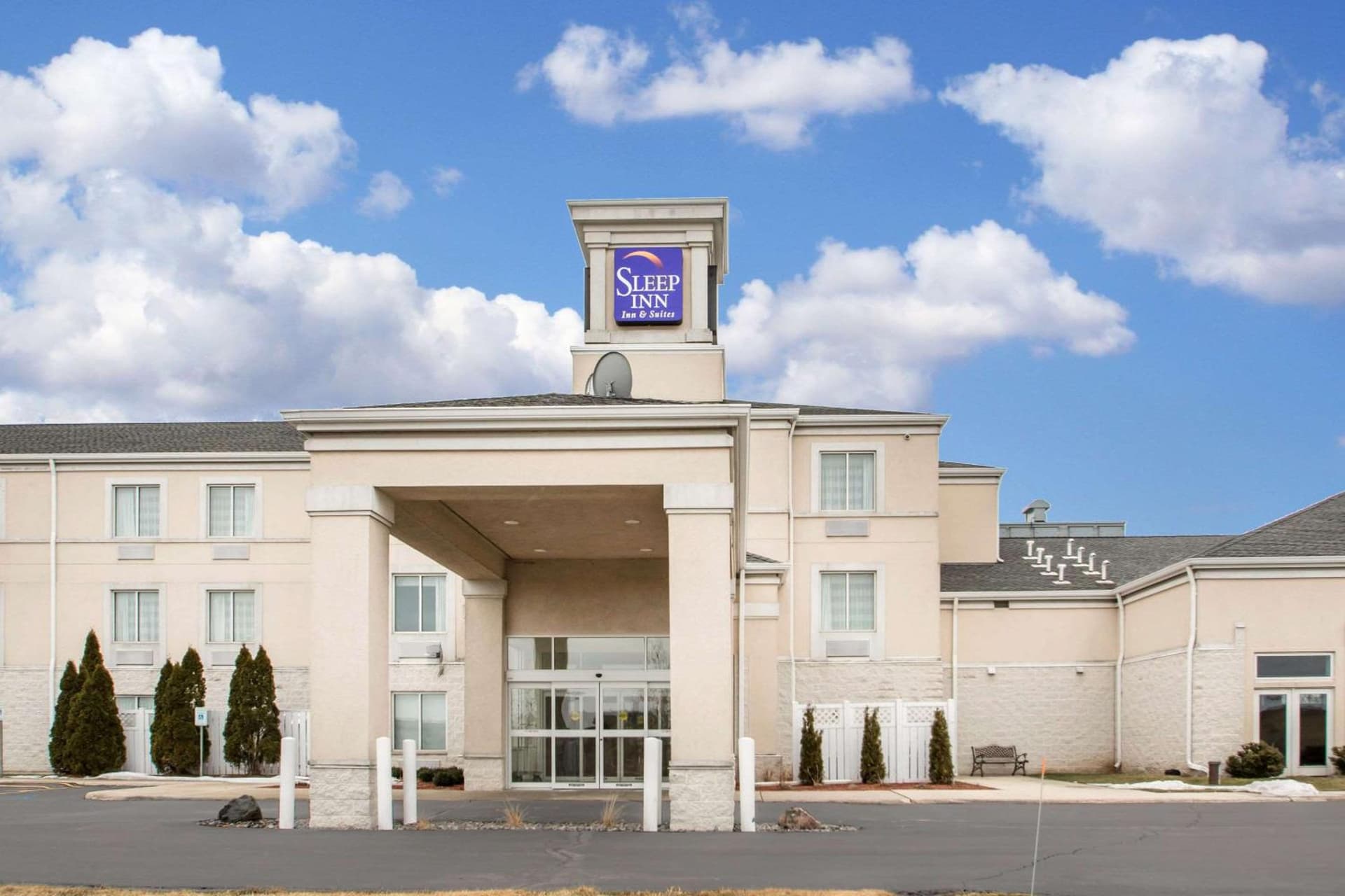 Comfort Inn & Suites Sheboygan I-43 interior in Sheboygan, WI — gallery photo 2
