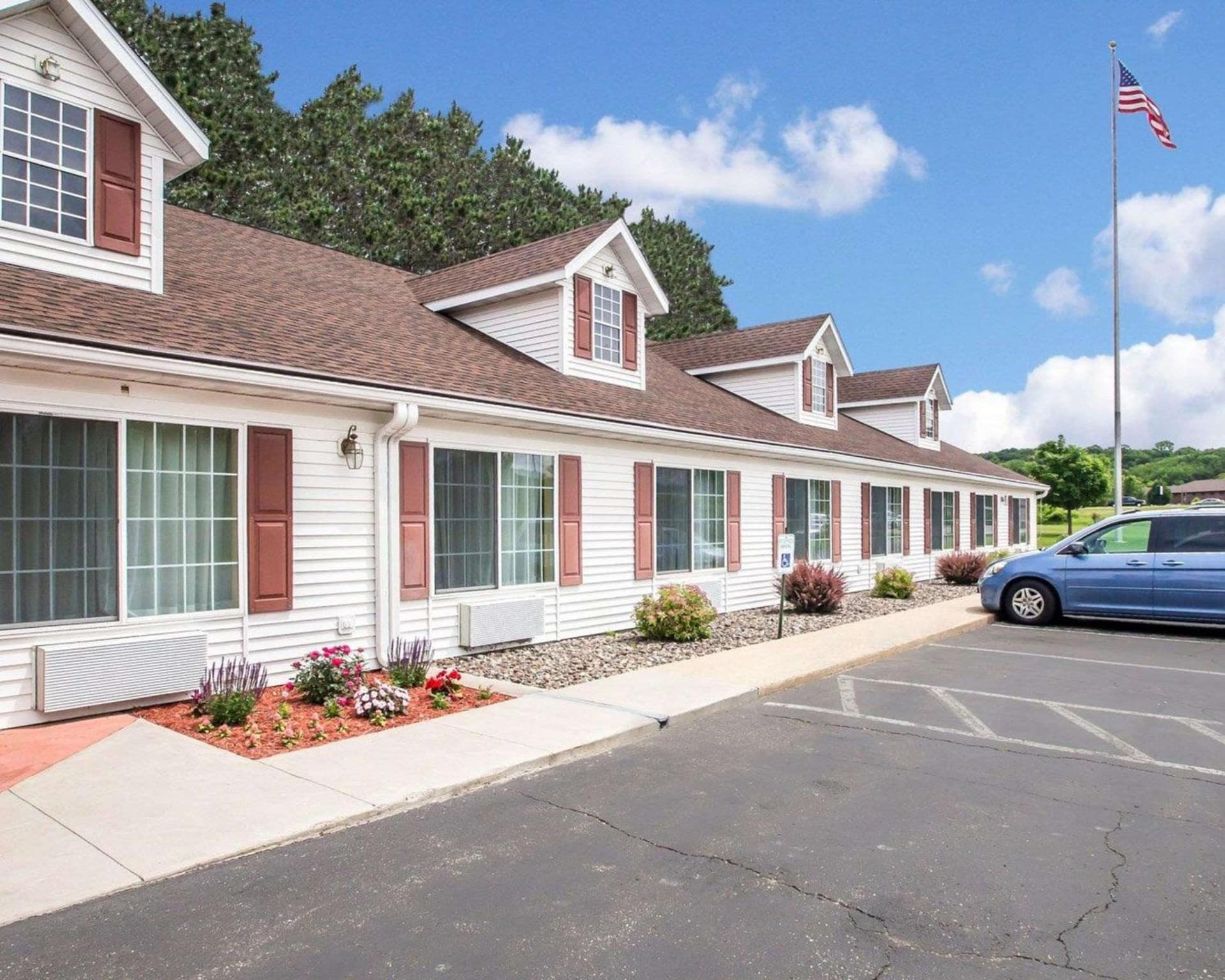 Econo Lodge Inn & Suites Eau Claire South gallery photo in Eau Claire, WI — image 9