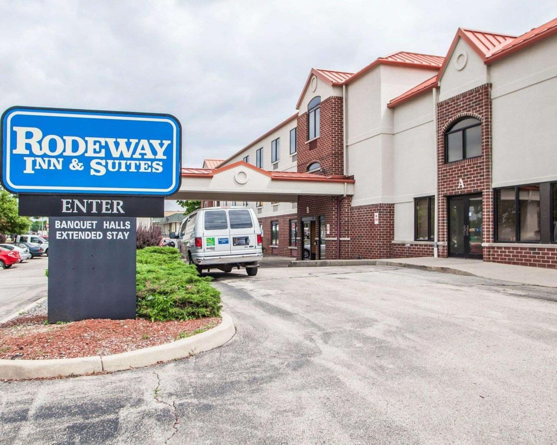 Rodeway Inn & Suites Milwaukee Airport property views in Milwaukee, WI — gallery photo 3