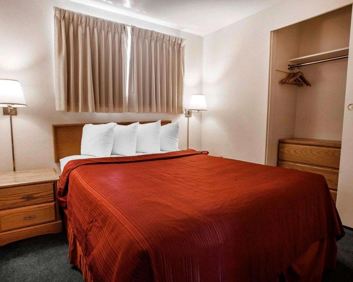 Quality Inn & Suites Bremerton near Naval Shipyard gallery photo in Bremerton, WA — image 17