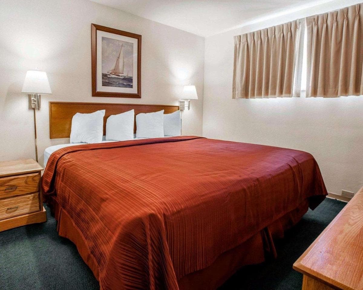 Quality Inn & Suites Bremerton near Naval Shipyard gallery photo in Bremerton, WA — image 13
