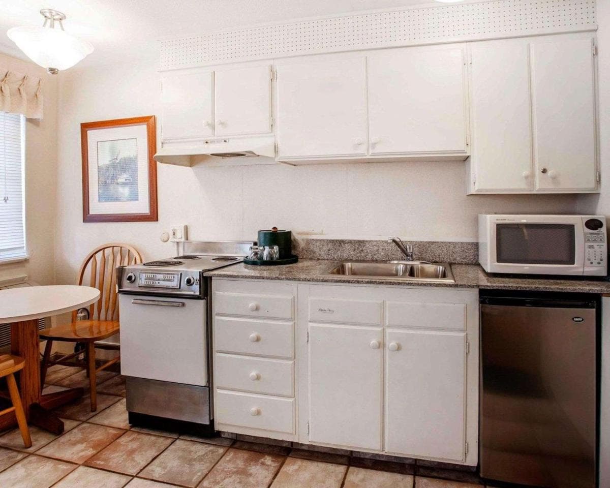 Quality Inn & Suites Bremerton near Naval Shipyard gallery photo in Bremerton, WA — image 34