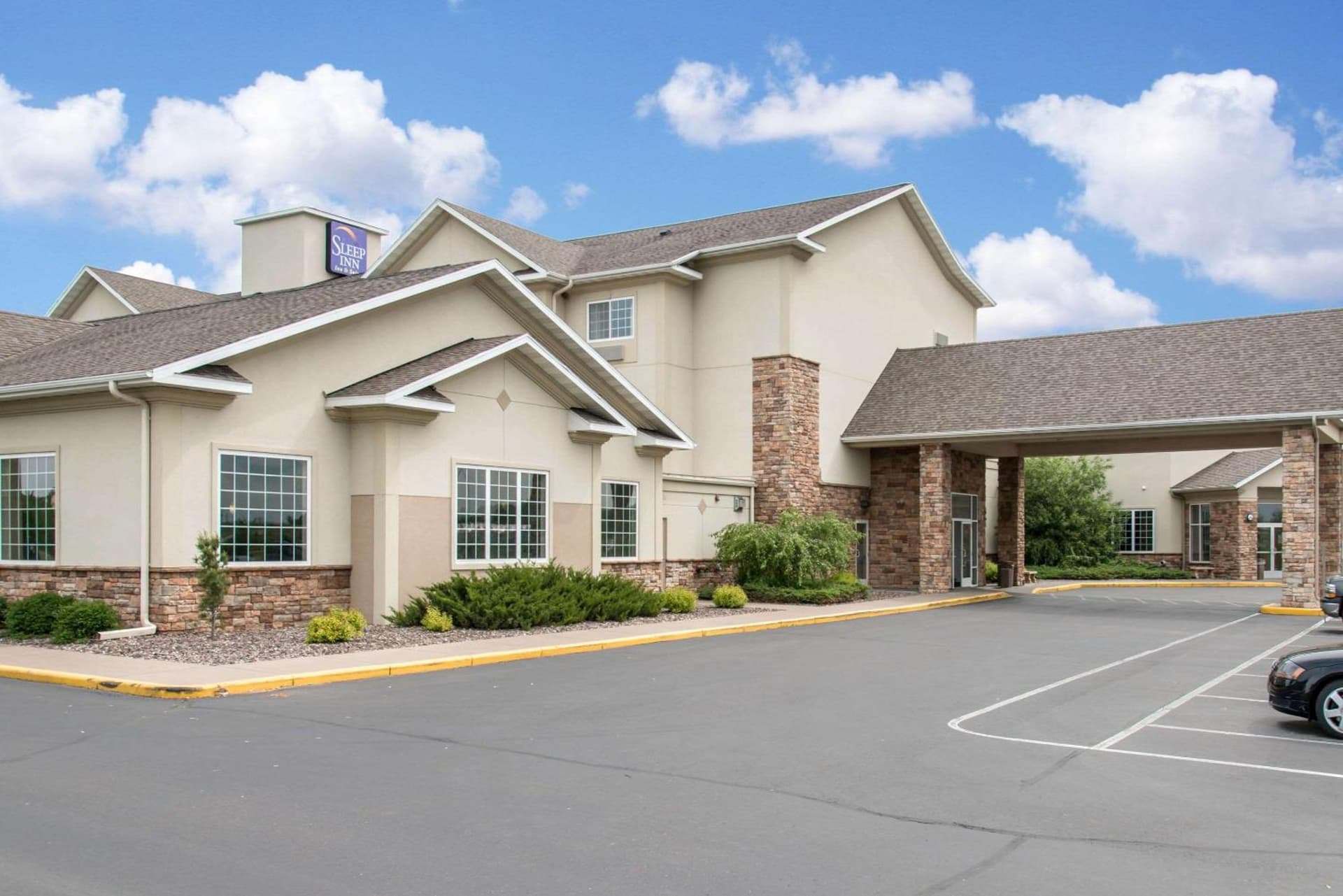Sleep Inn & Suites Conference Center Eau Claire North interior in Union, WI — gallery photo 2