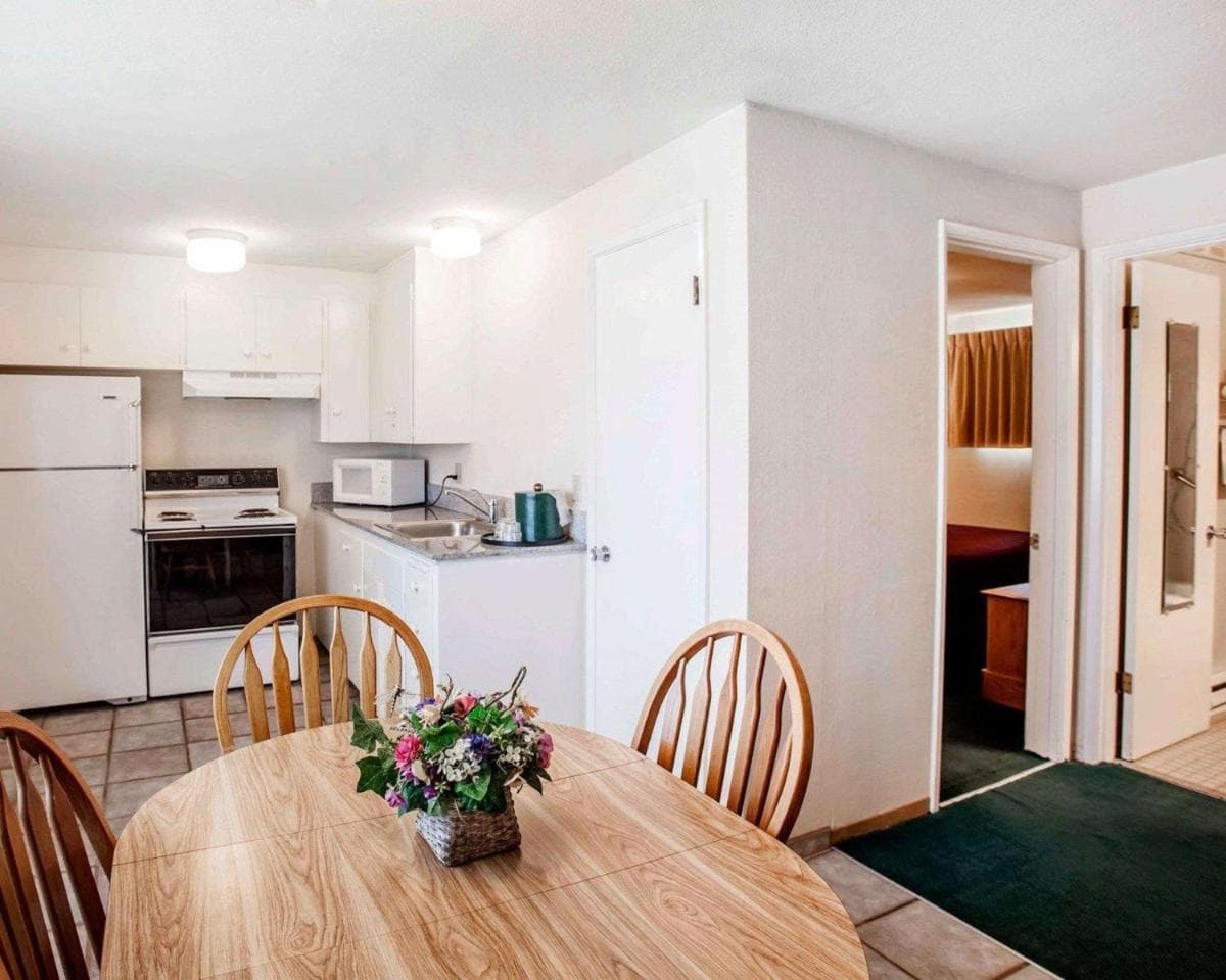 Quality Inn & Suites Bremerton near Naval Shipyard gallery photo in Bremerton, WA — image 35