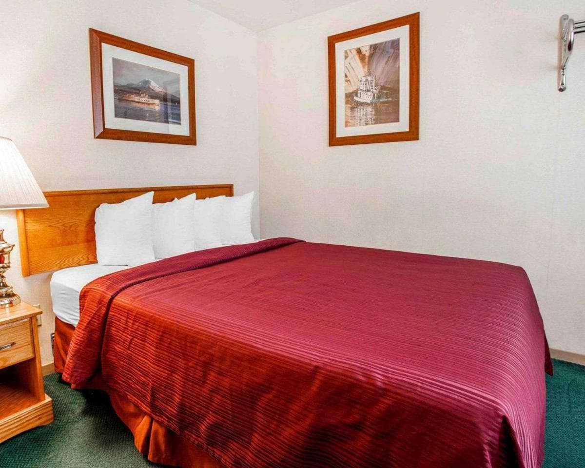 Quality Inn & Suites Bremerton near Naval Shipyard gallery photo in Bremerton, WA — image 15