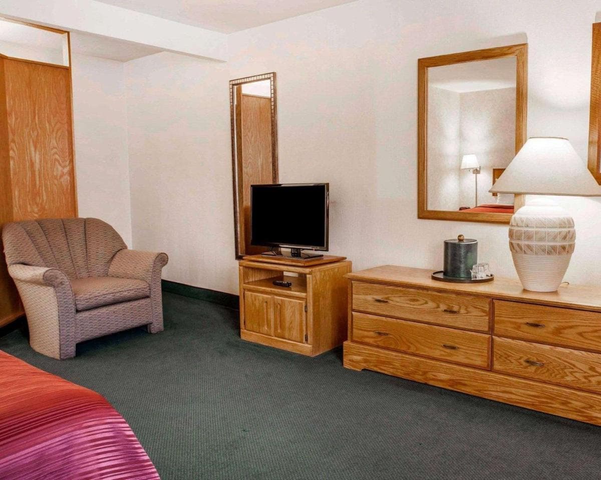 Quality Inn & Suites Bremerton near Naval Shipyard gallery photo in Bremerton, WA — image 11