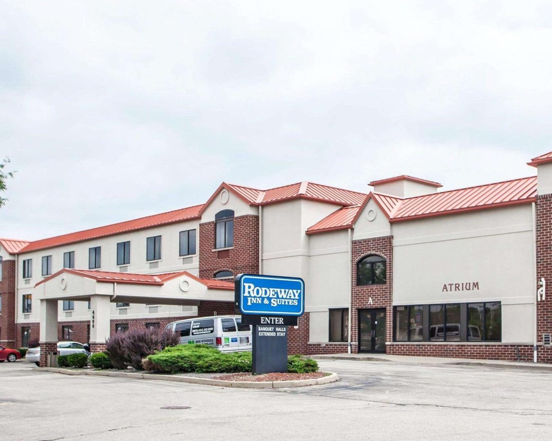 Rodeway Inn & Suites Milwaukee Airport interior in Milwaukee, WI — gallery photo 2