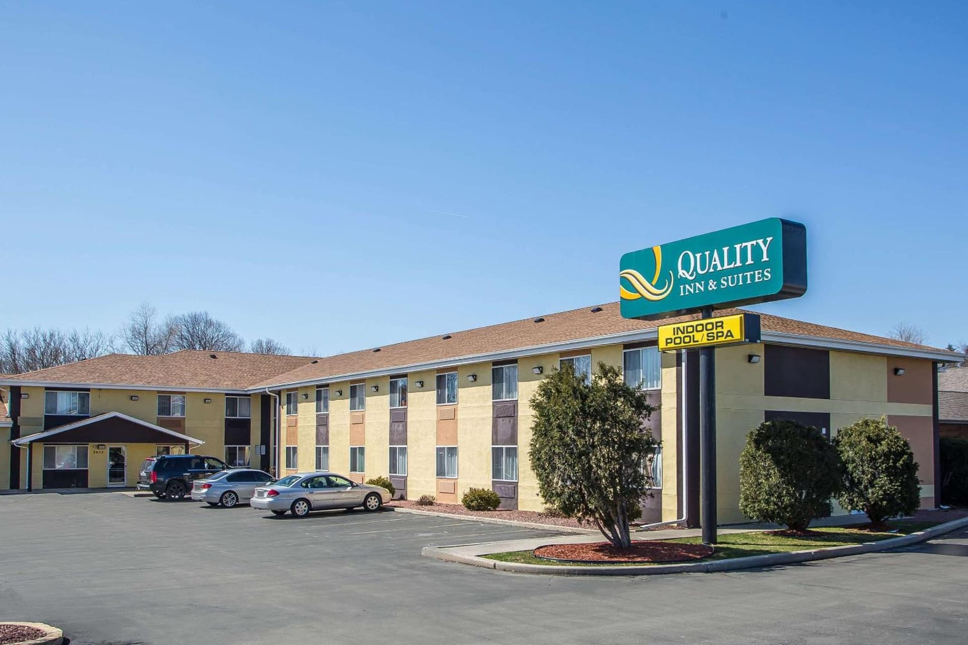 Quality Inn & Suites West Bend interior in West Bend, WI — gallery photo 2