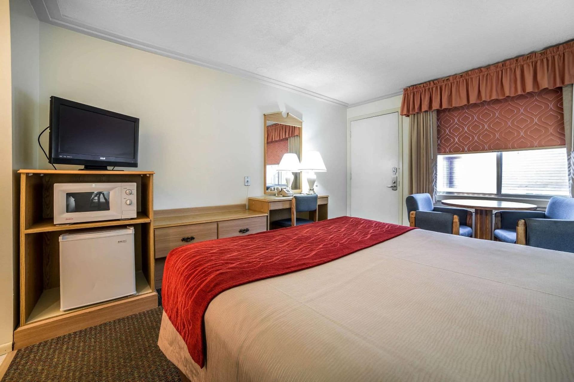 Rodeway Inn Pronghorn Lodge property views in Lander, WY — gallery photo 3