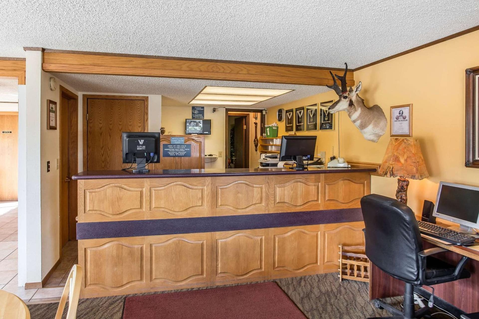 Rodeway Inn Pronghorn Lodge interior in Lander, WY — gallery photo 2