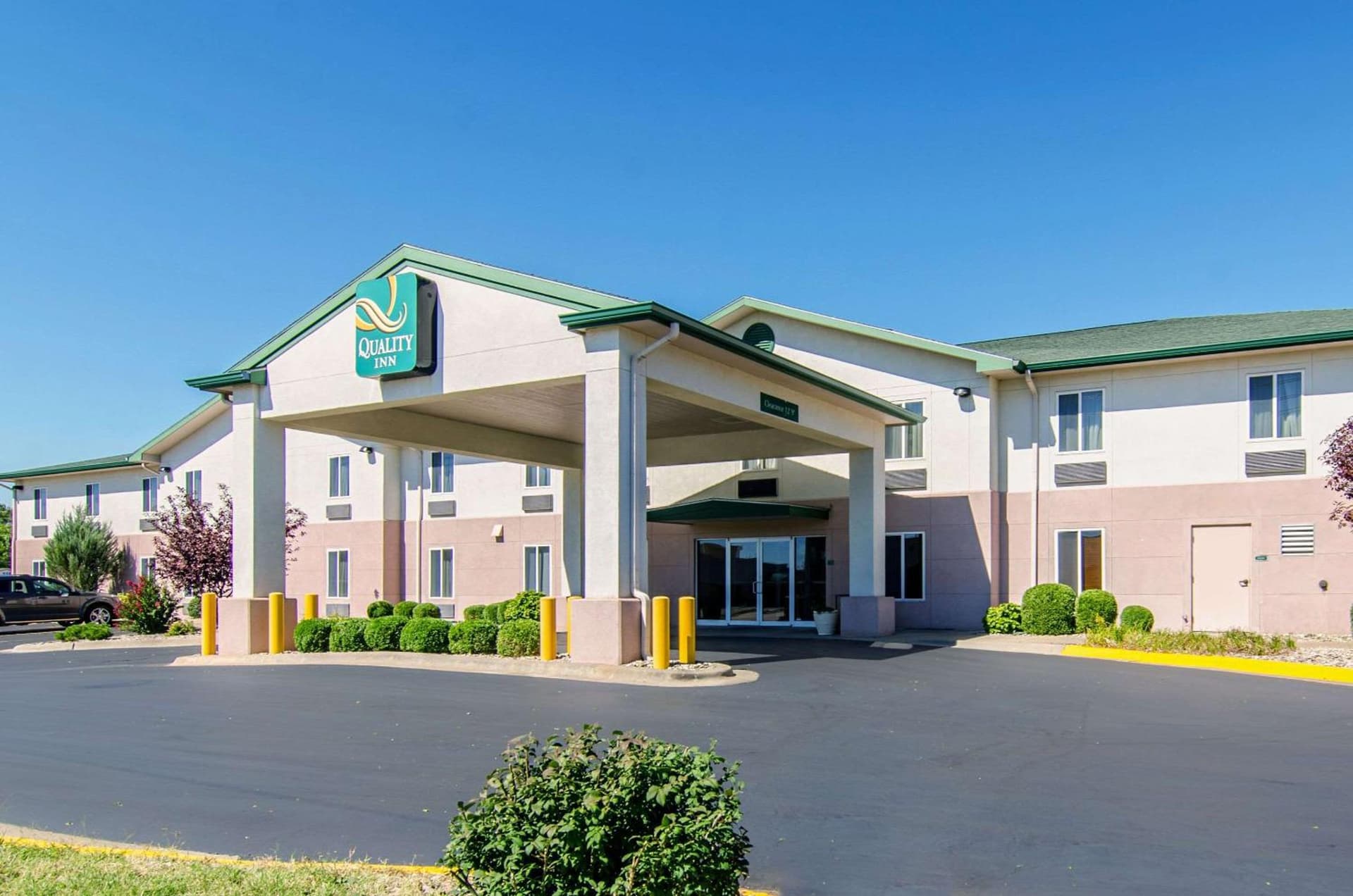 Quality Inn Junction City near Fort Riley interior in Junction City, KS — gallery photo 2