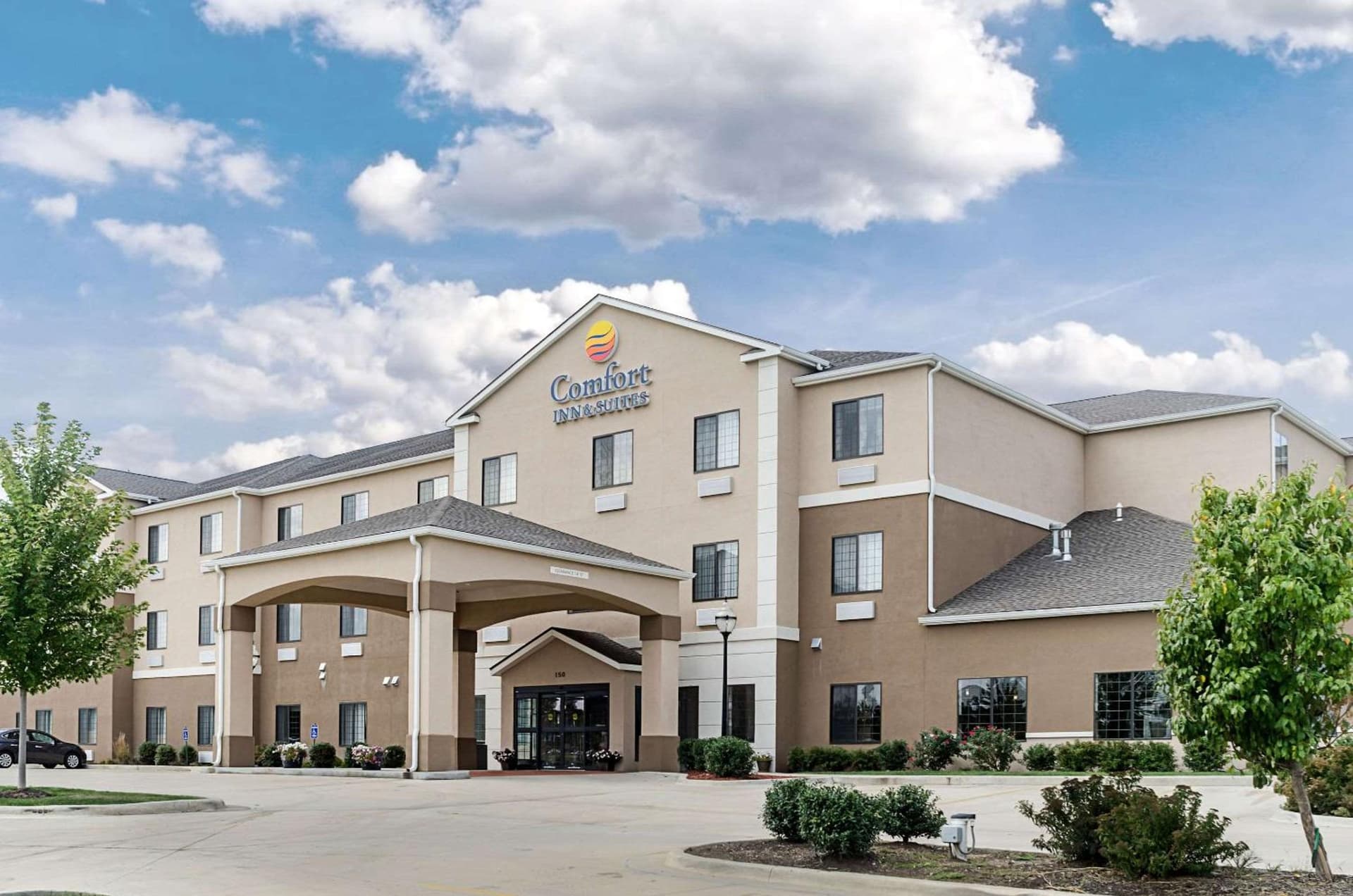 Comfort Inn & Suites Lawrence - University Area — hotel in Lawrence, Kansas