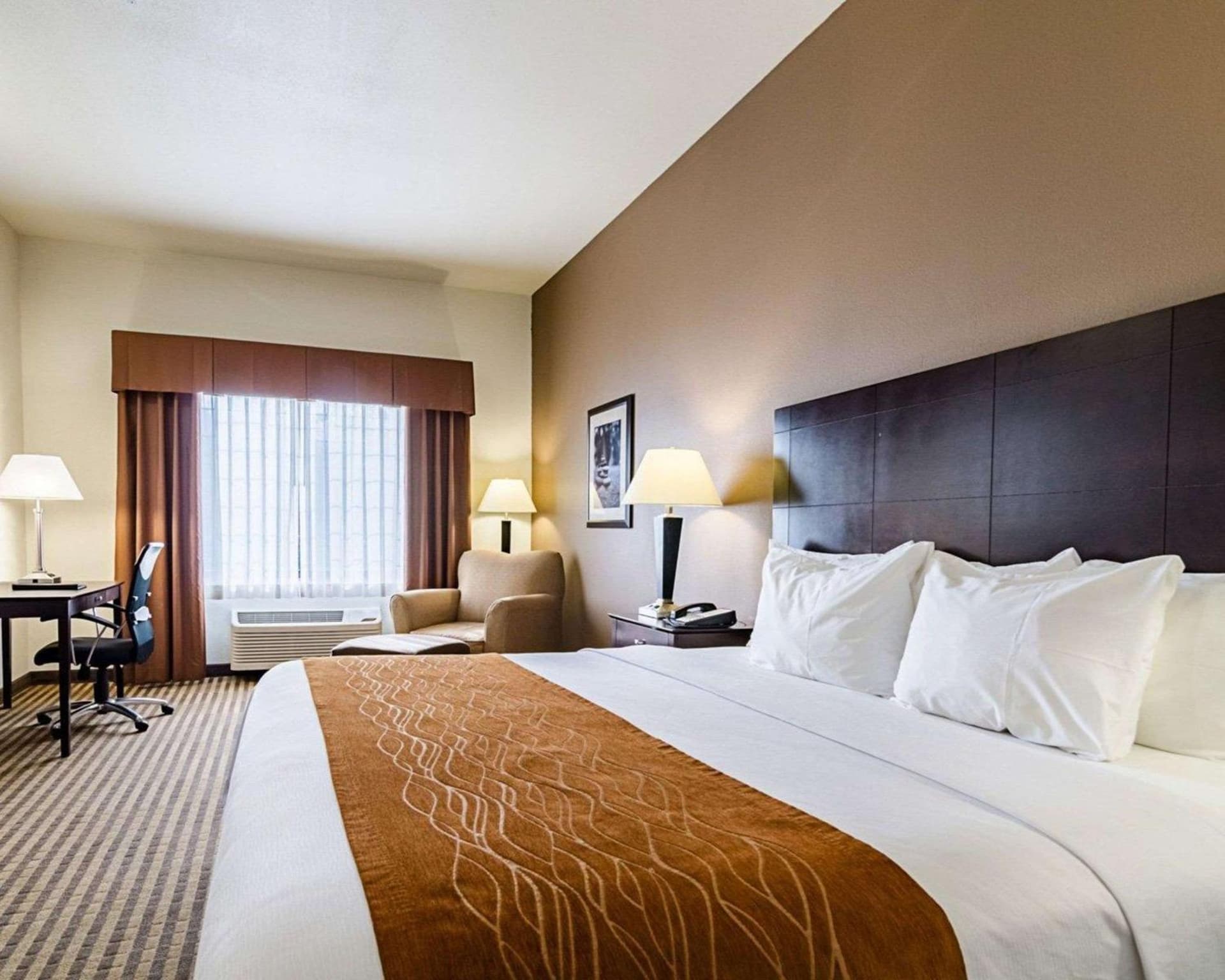 Comfort Inn & Suites Lawrence - University Area property views in Lawrence, KS — gallery photo 3